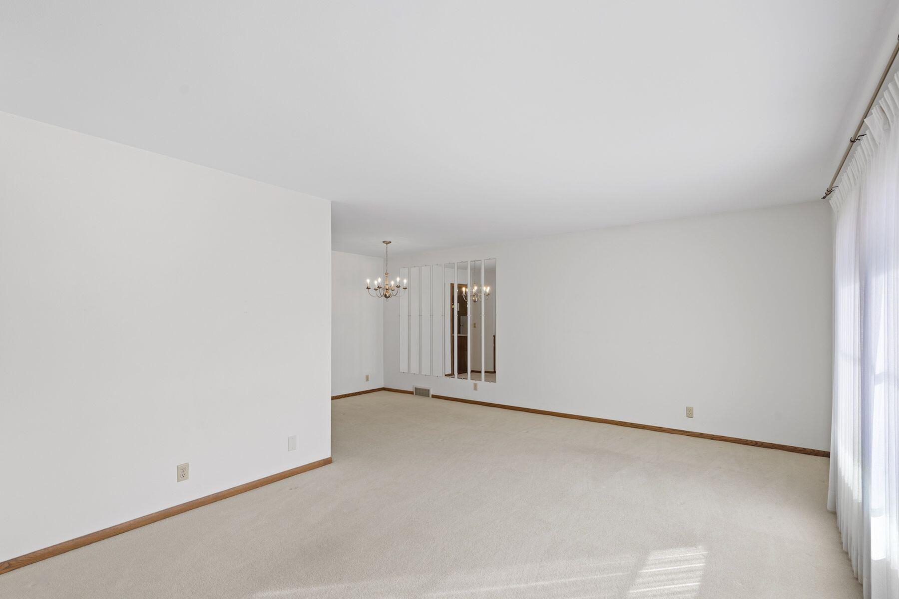 664 Aberdeen Cir