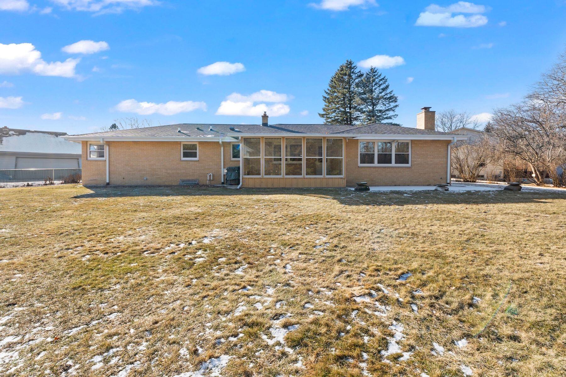 664 Aberdeen Cir