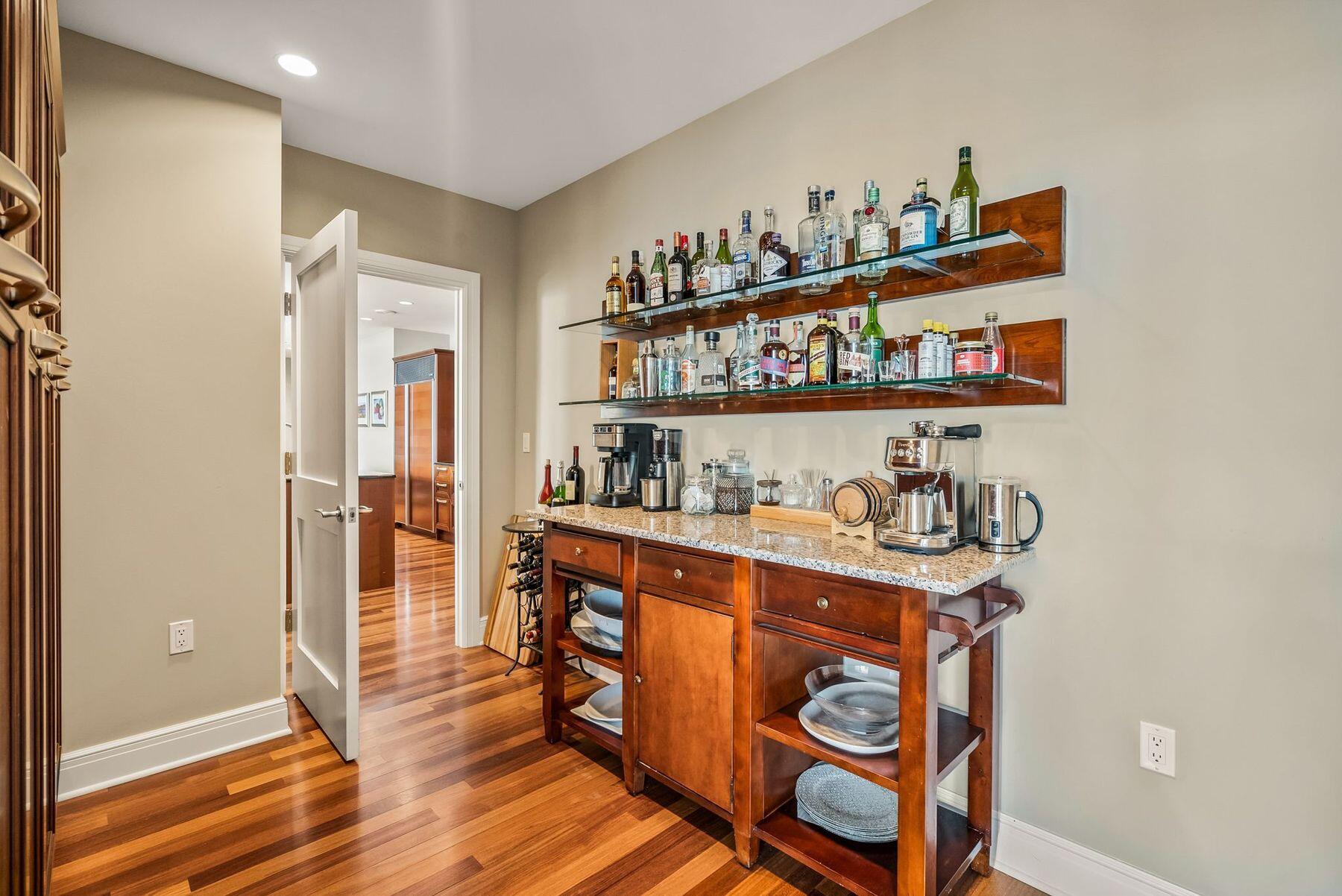 825 N Prospect Ave