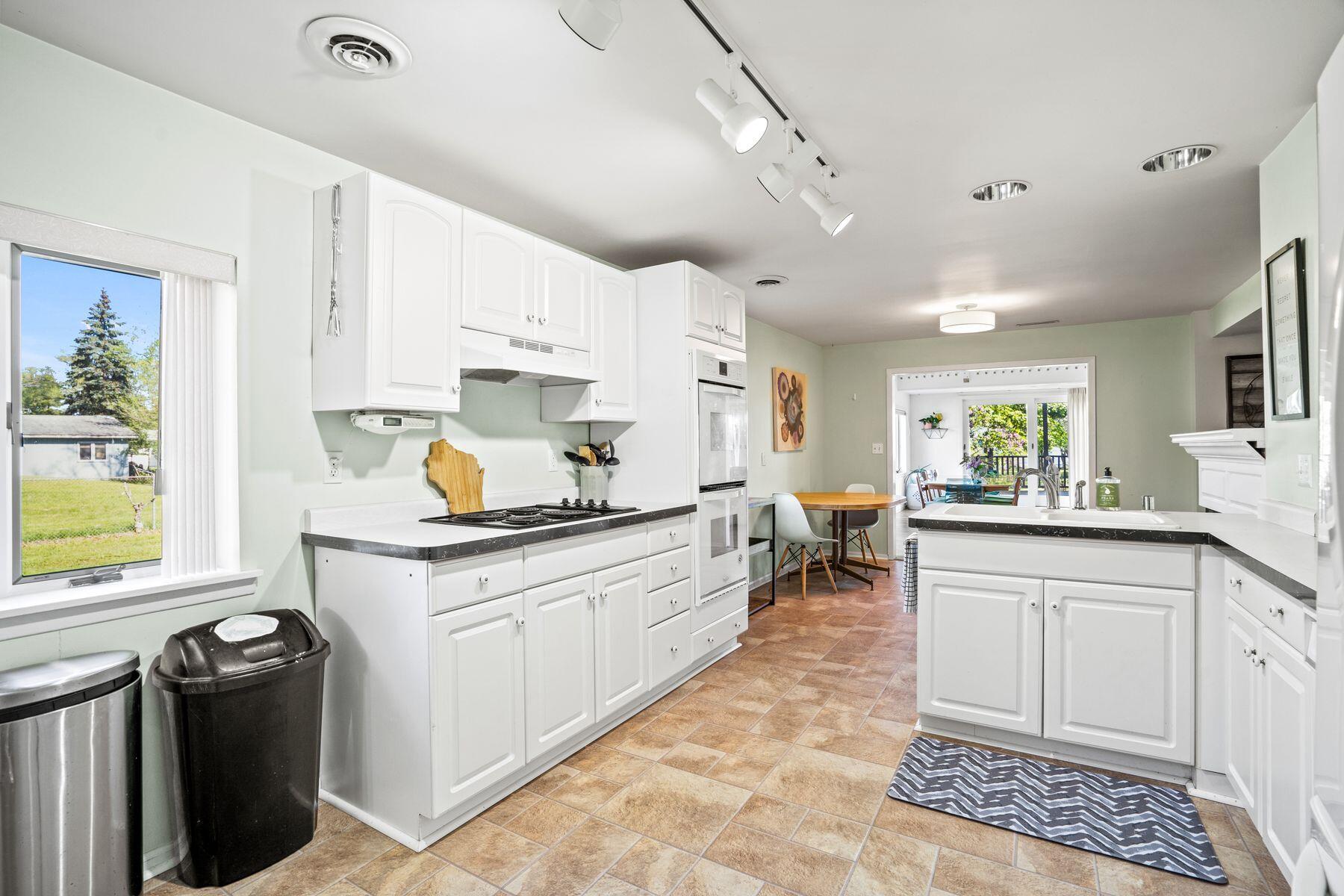W475 Huron Bay Dr