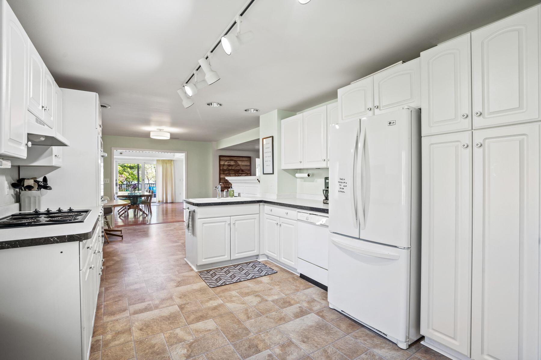W475 Huron Bay Dr