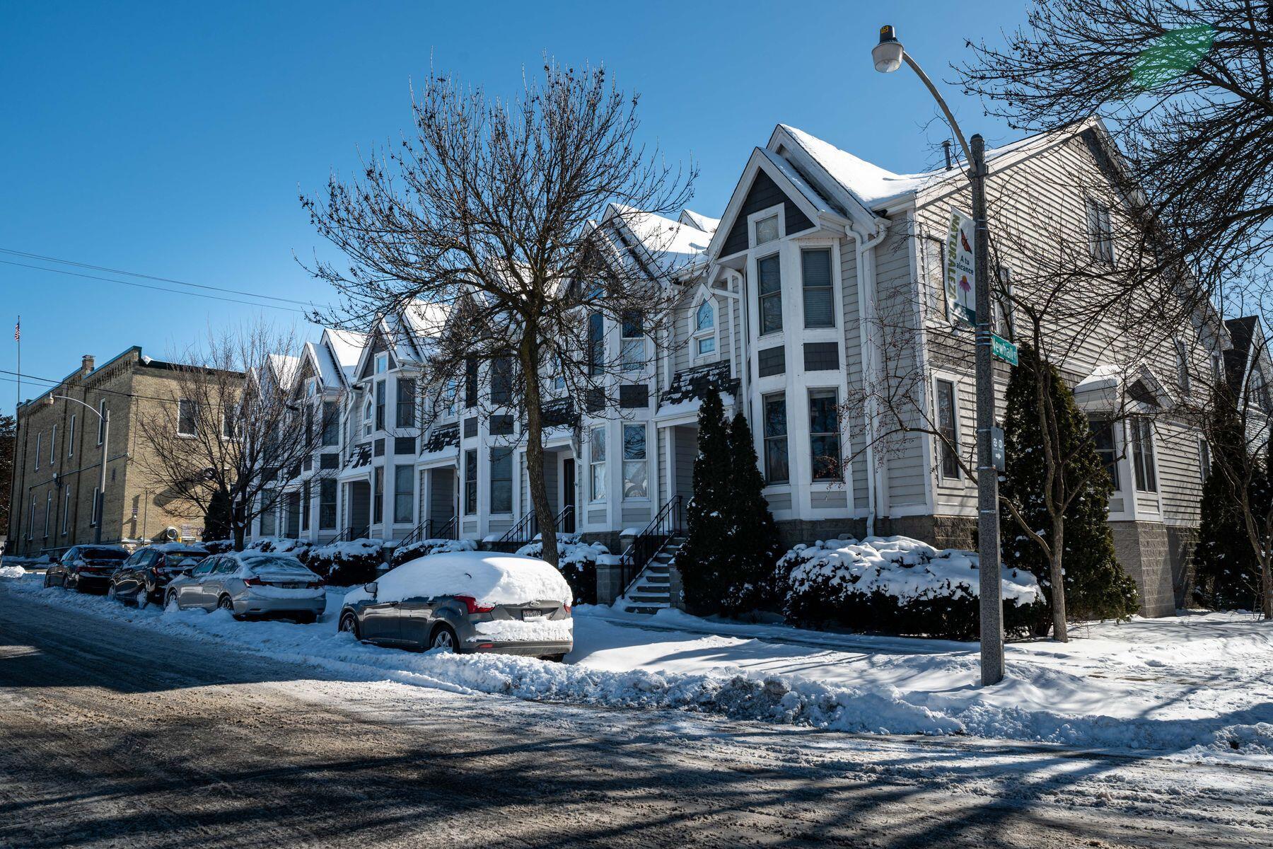 1607 E Park Pl