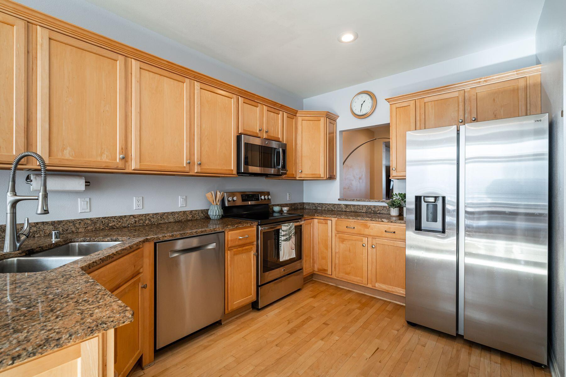 1607 E Park Pl