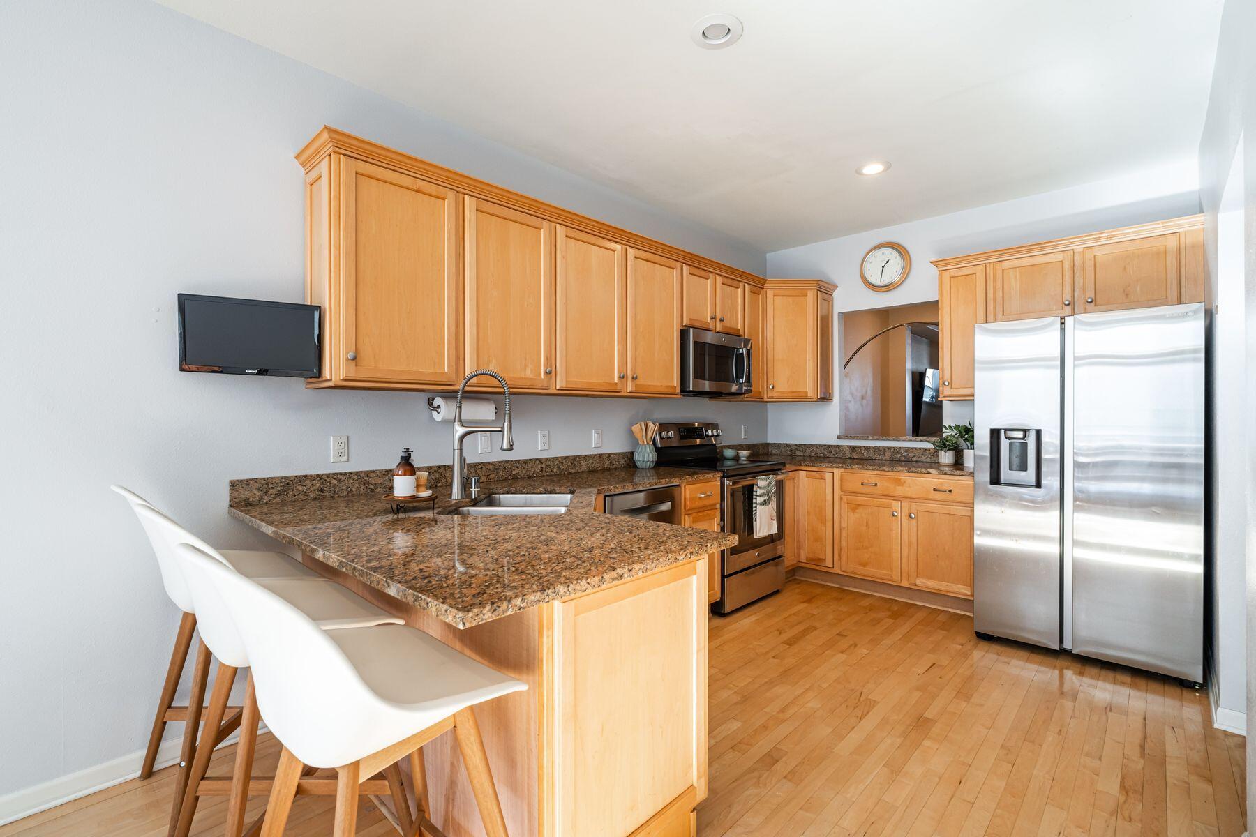 1607 E Park Pl