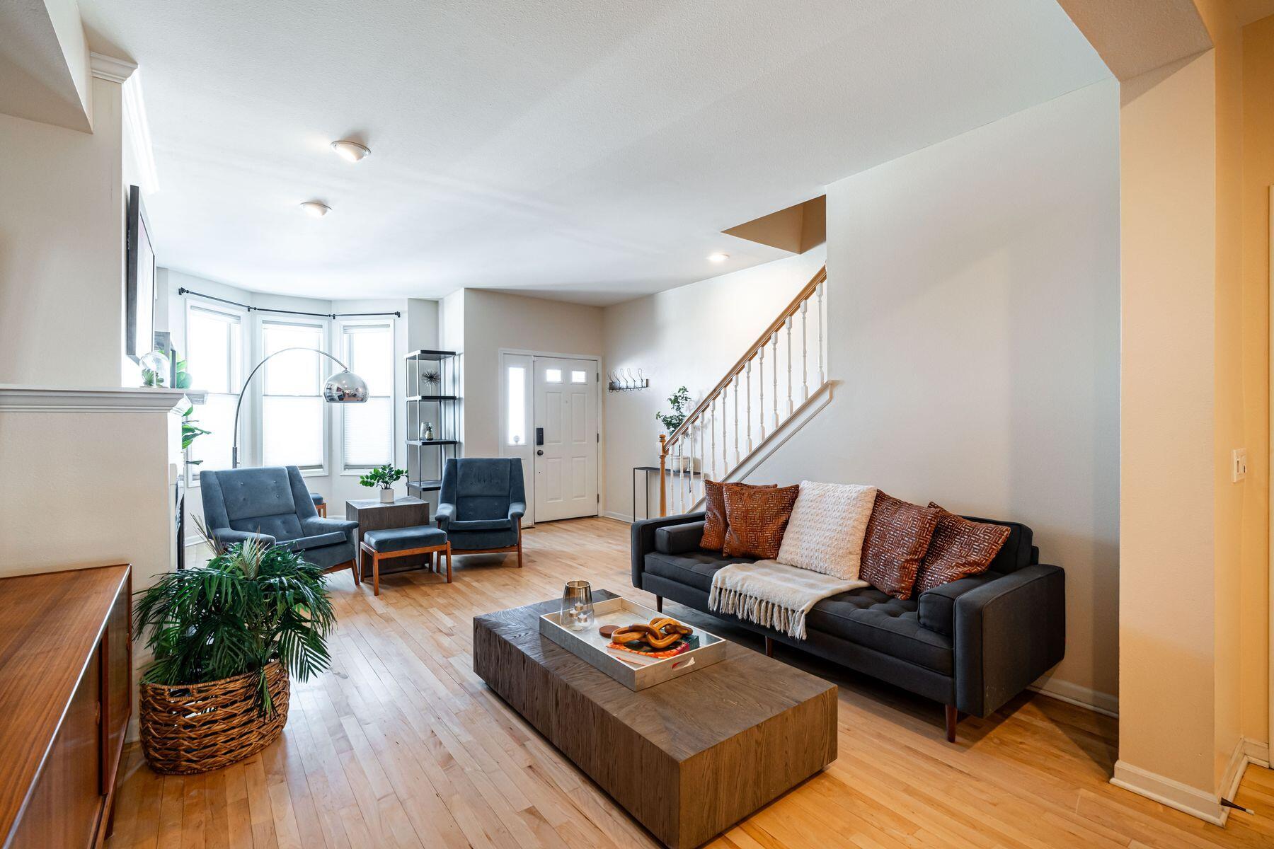 1607 E Park Pl