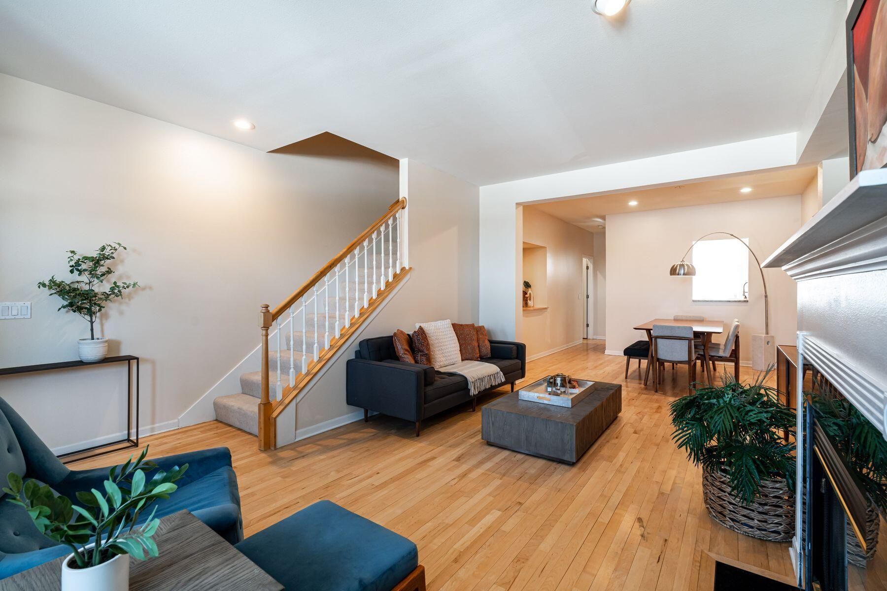 1607 E Park Pl
