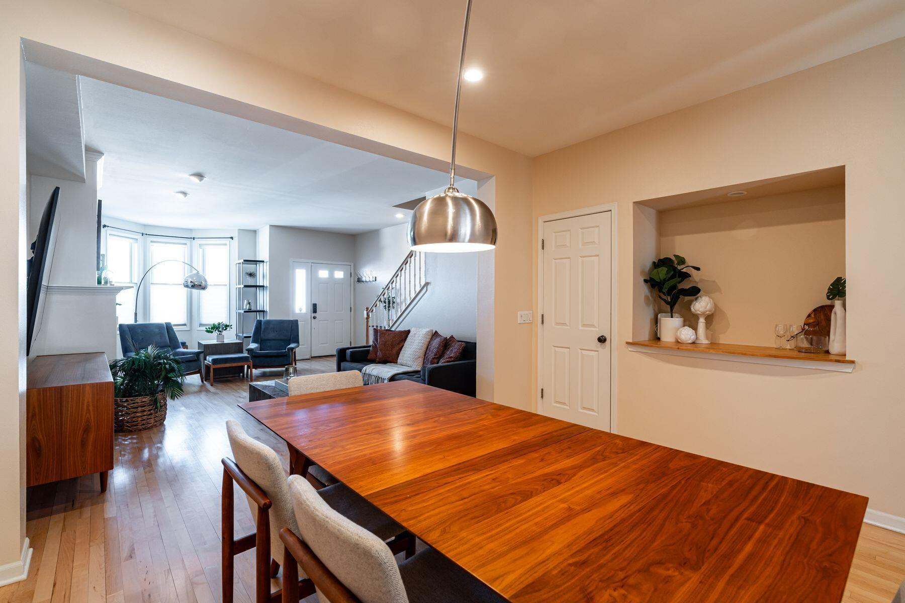 1607 E Park Pl