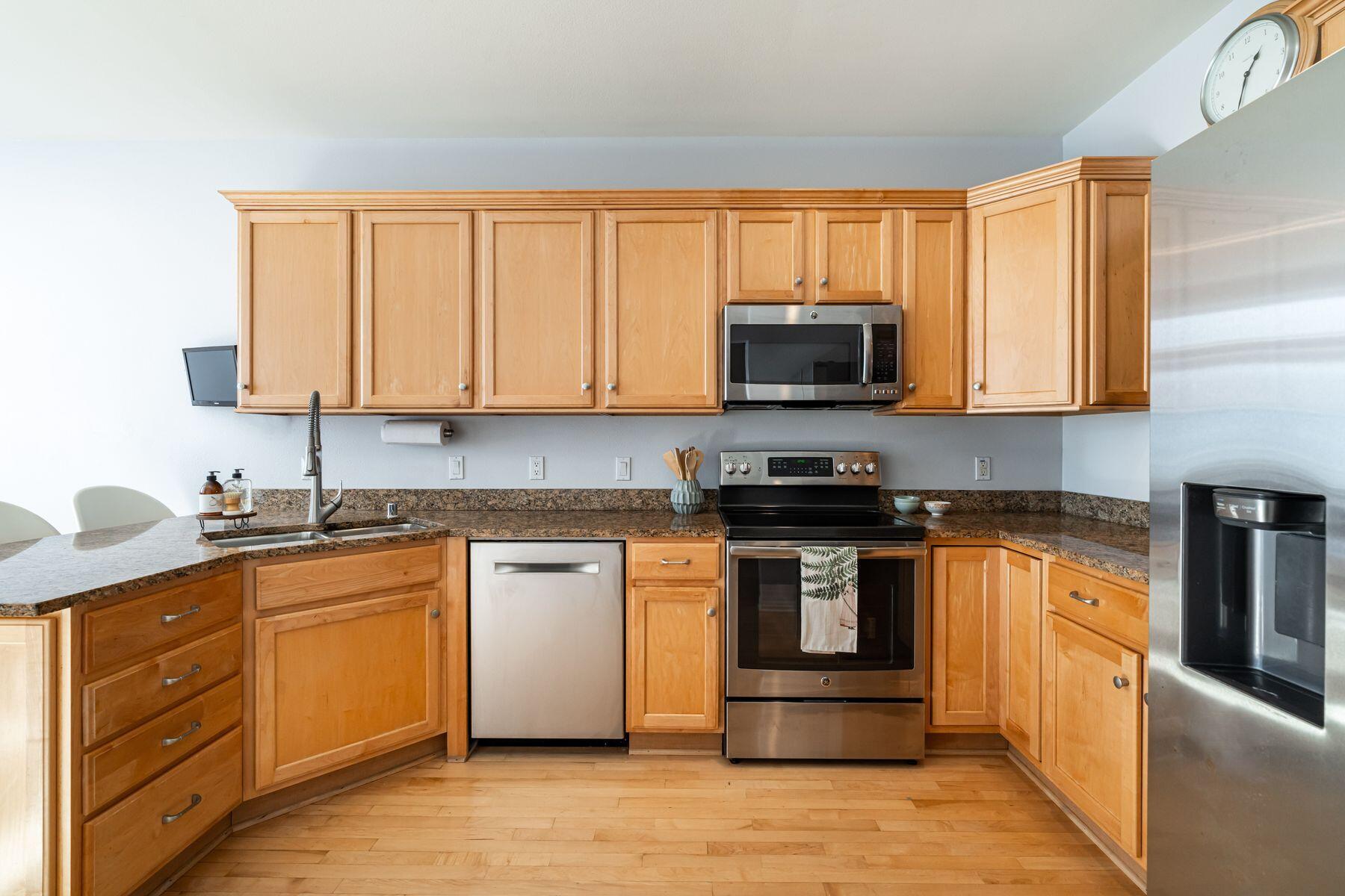 1607 E Park Pl