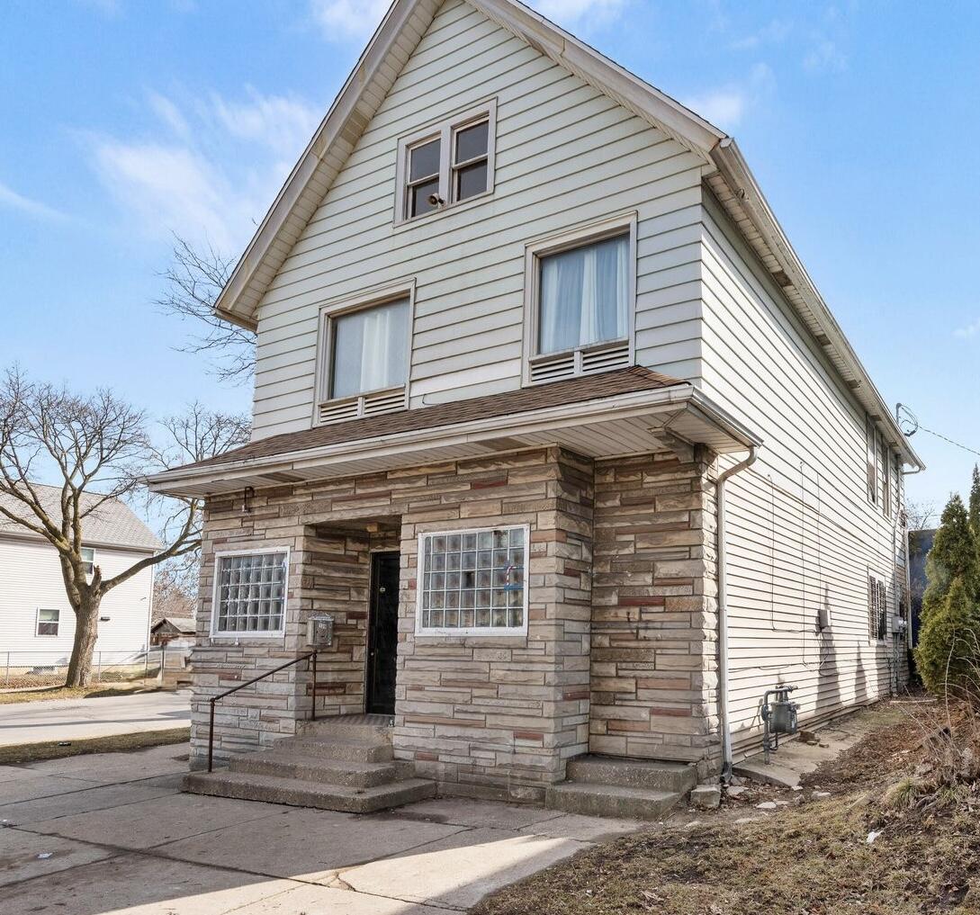 139 E Burleigh St