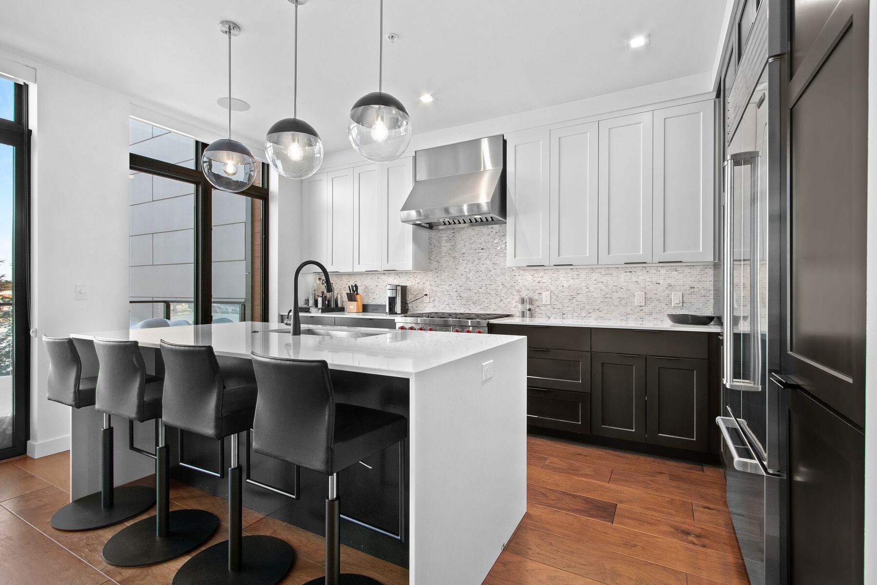1110 Brookwood Dr
