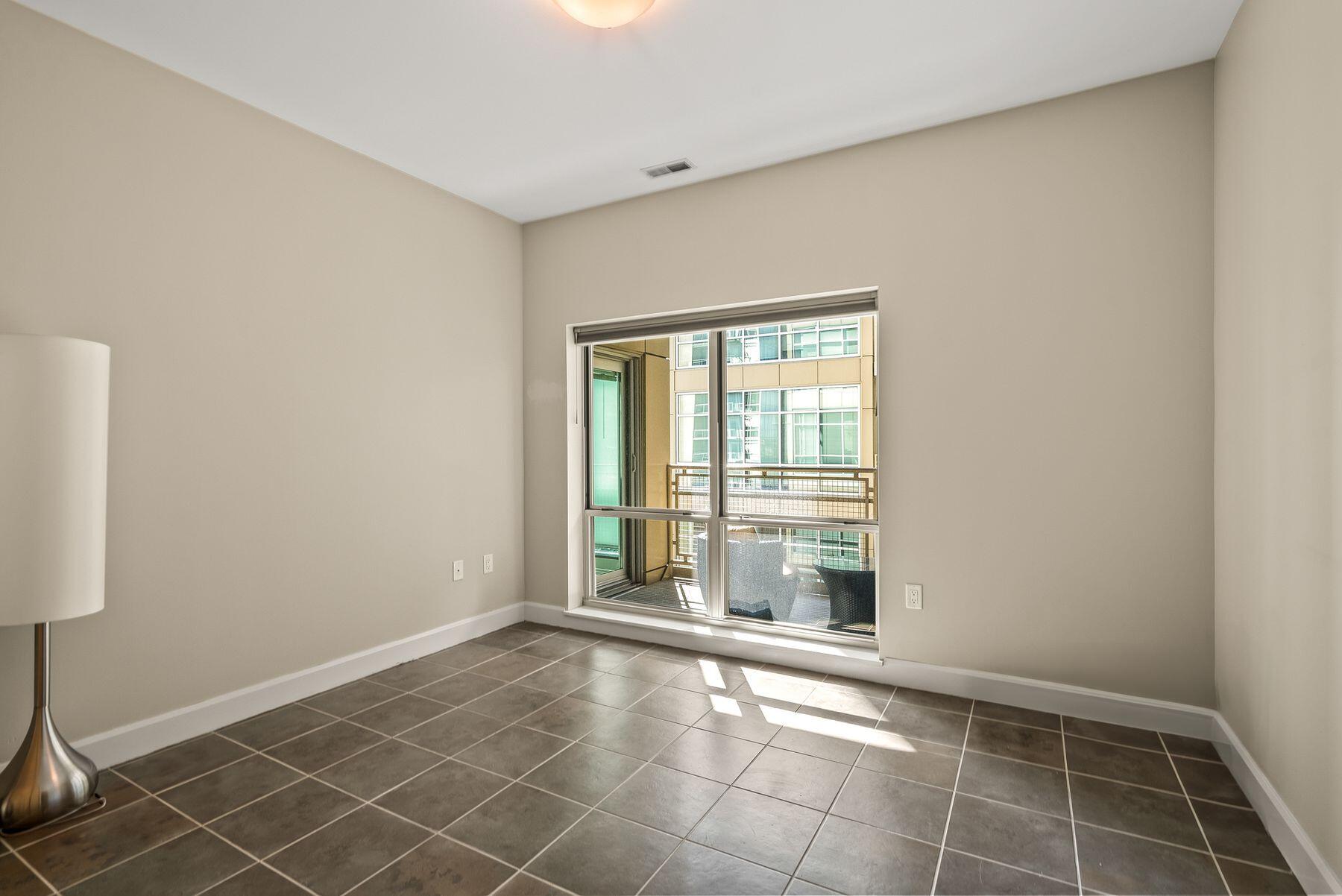 1550 E Royall Pl