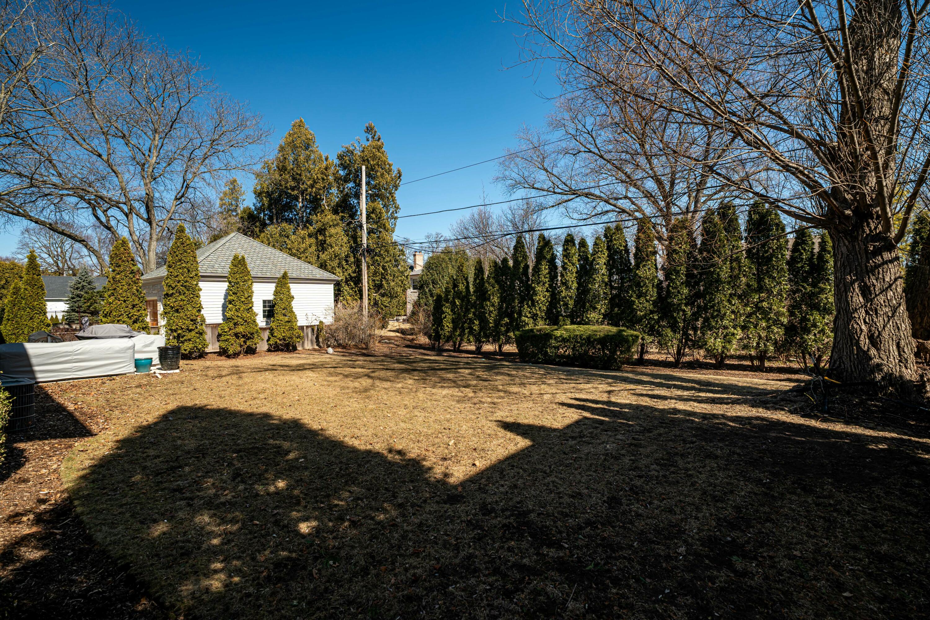 5028 N Lake Dr