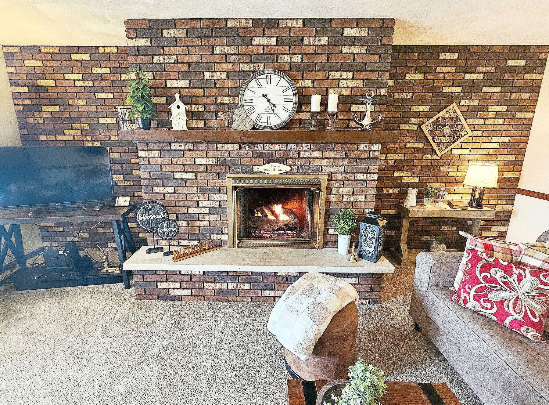 1090 Shabbona Dr