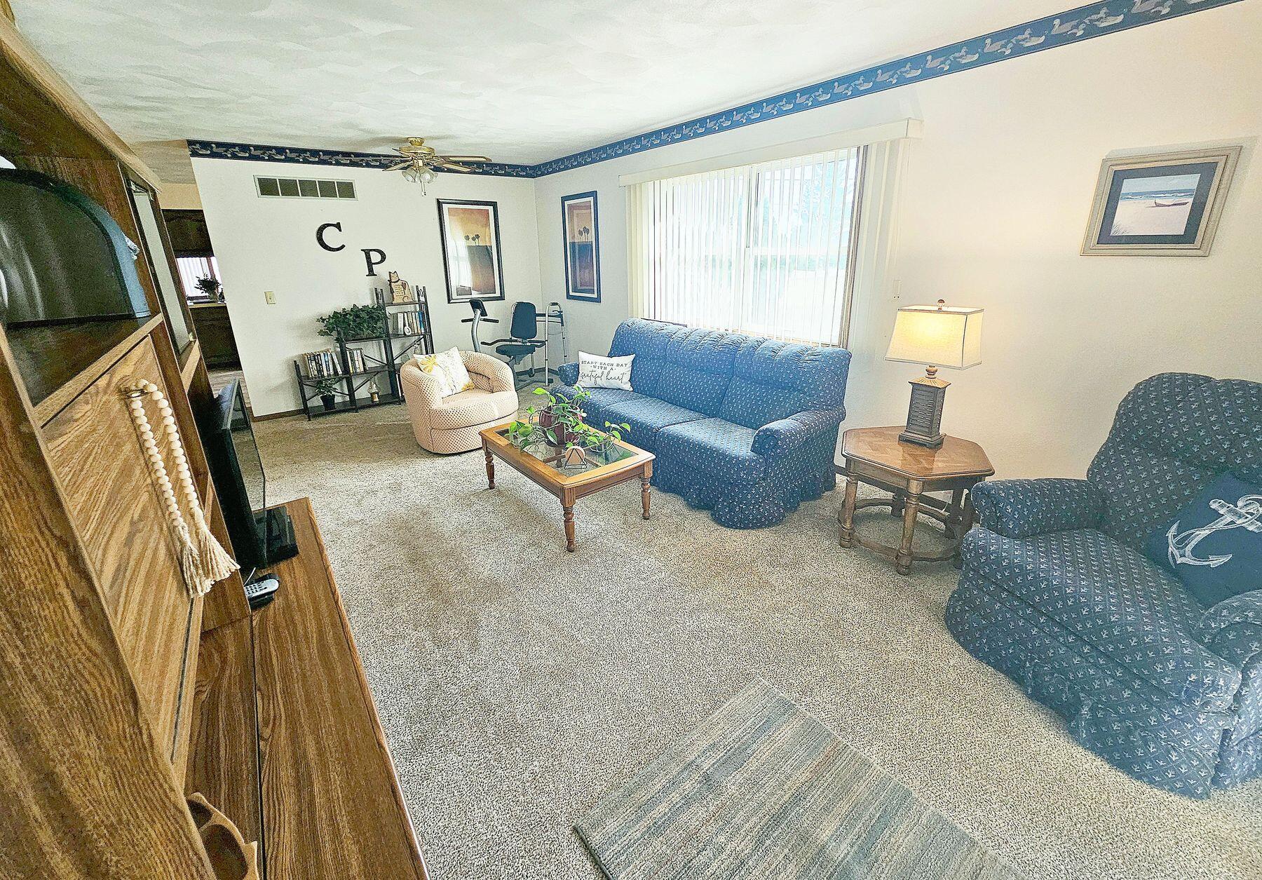1090 Shabbona Dr