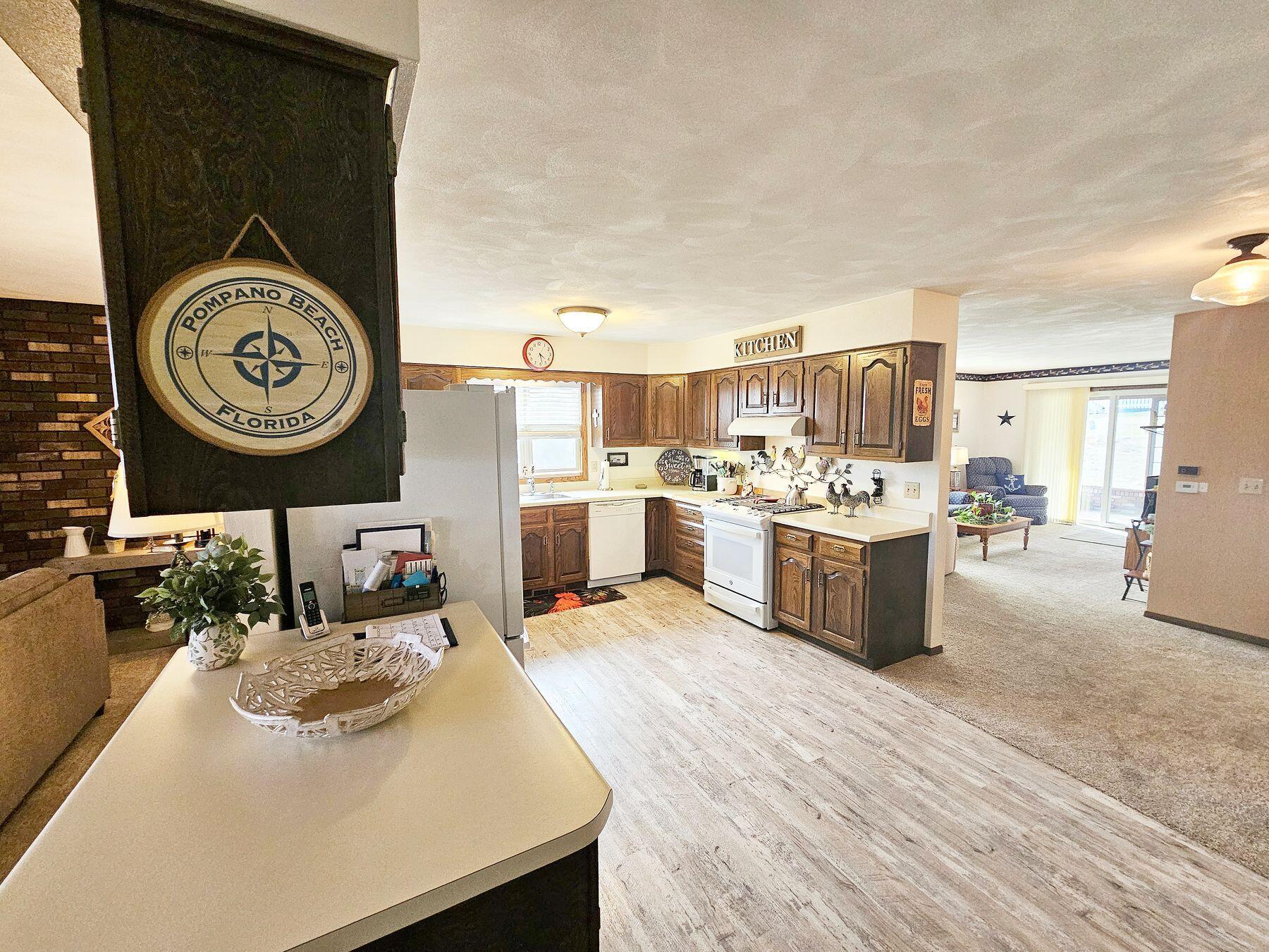 1090 Shabbona Dr