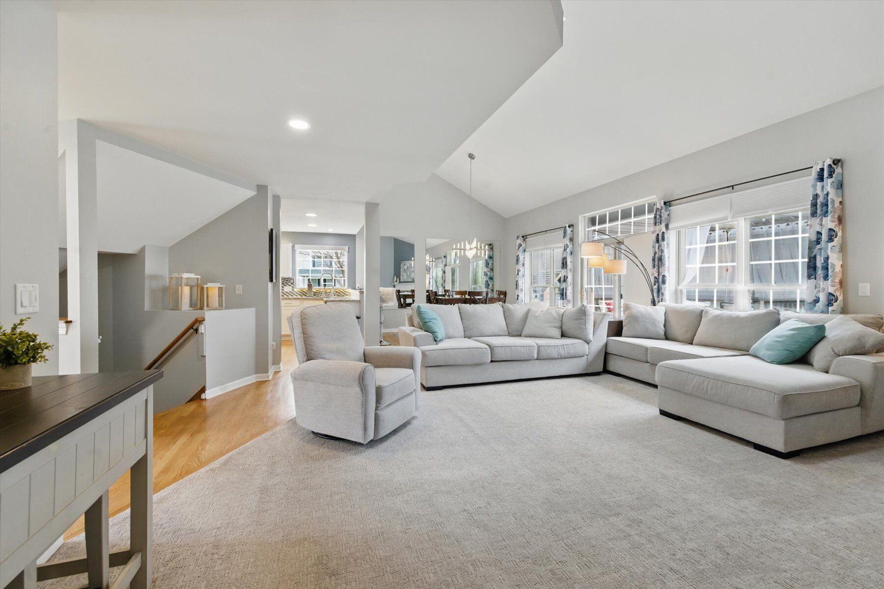 1121 Dana Ln