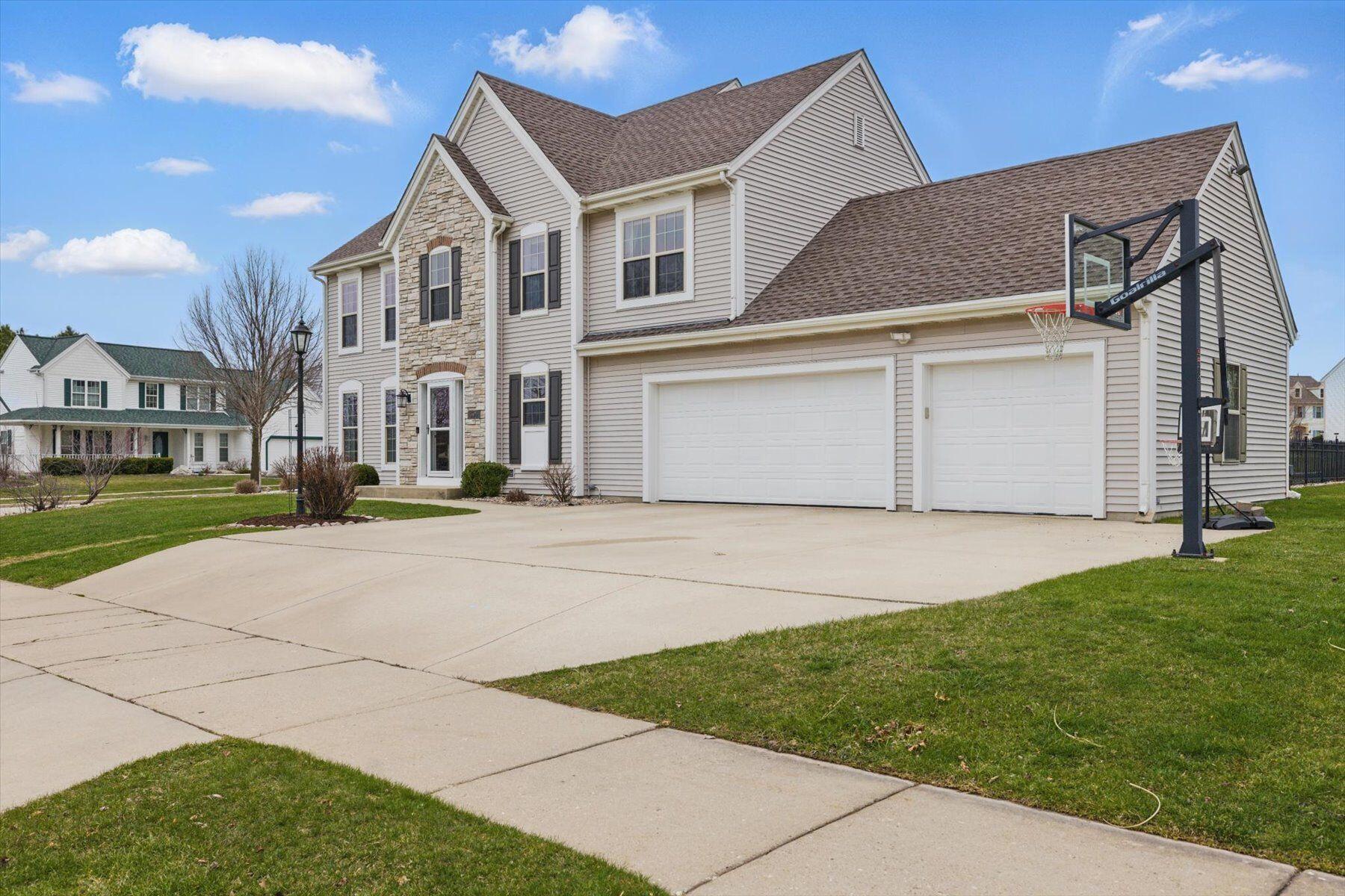 1121 Dana Ln