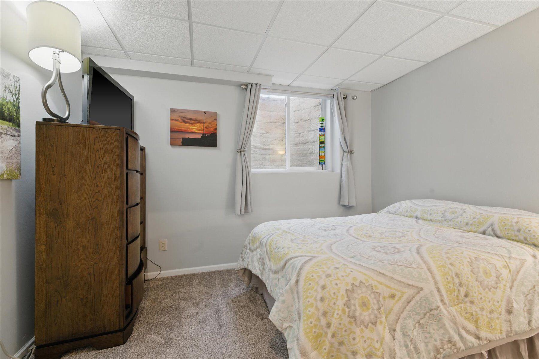 1121 Dana Ln