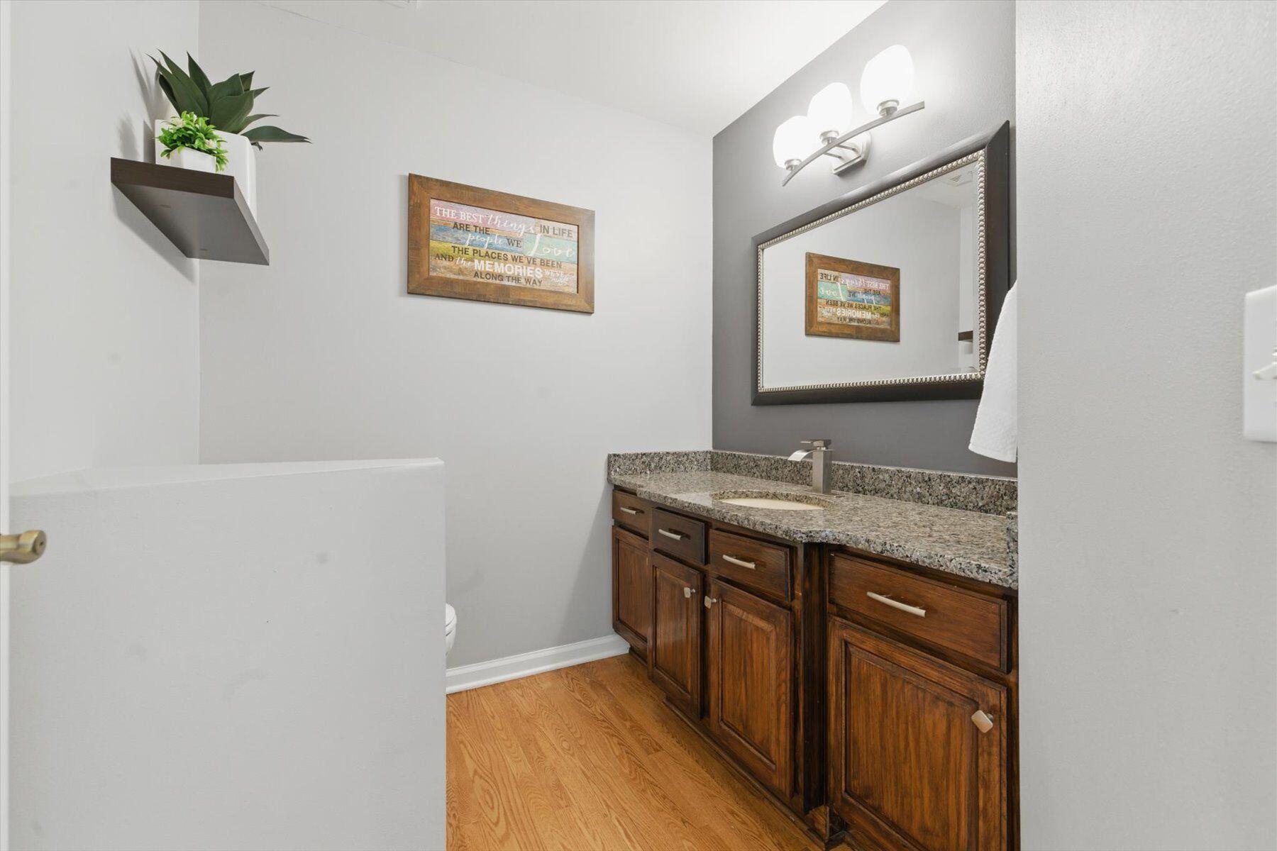 1121 Dana Ln