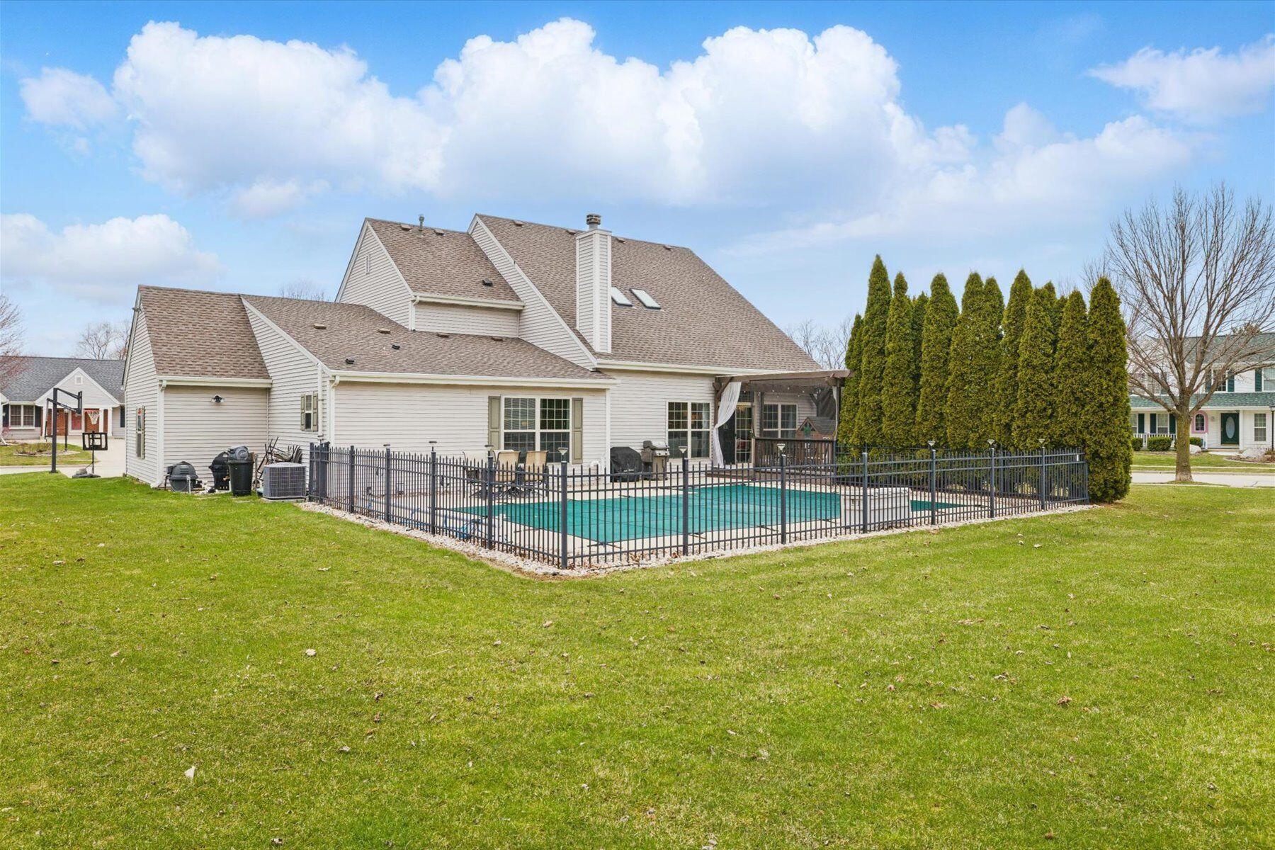 1121 Dana Ln