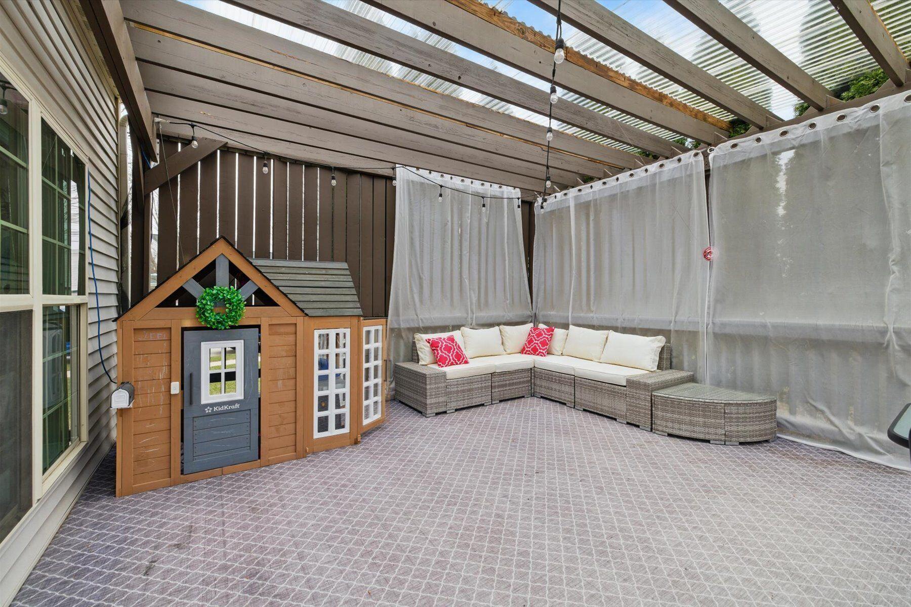 1121 Dana Ln