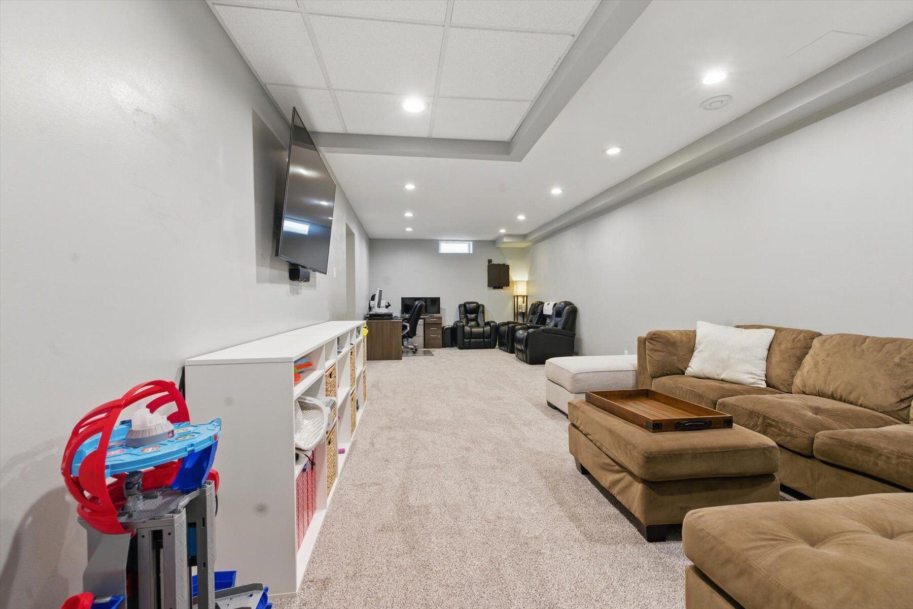 1121 Dana Ln