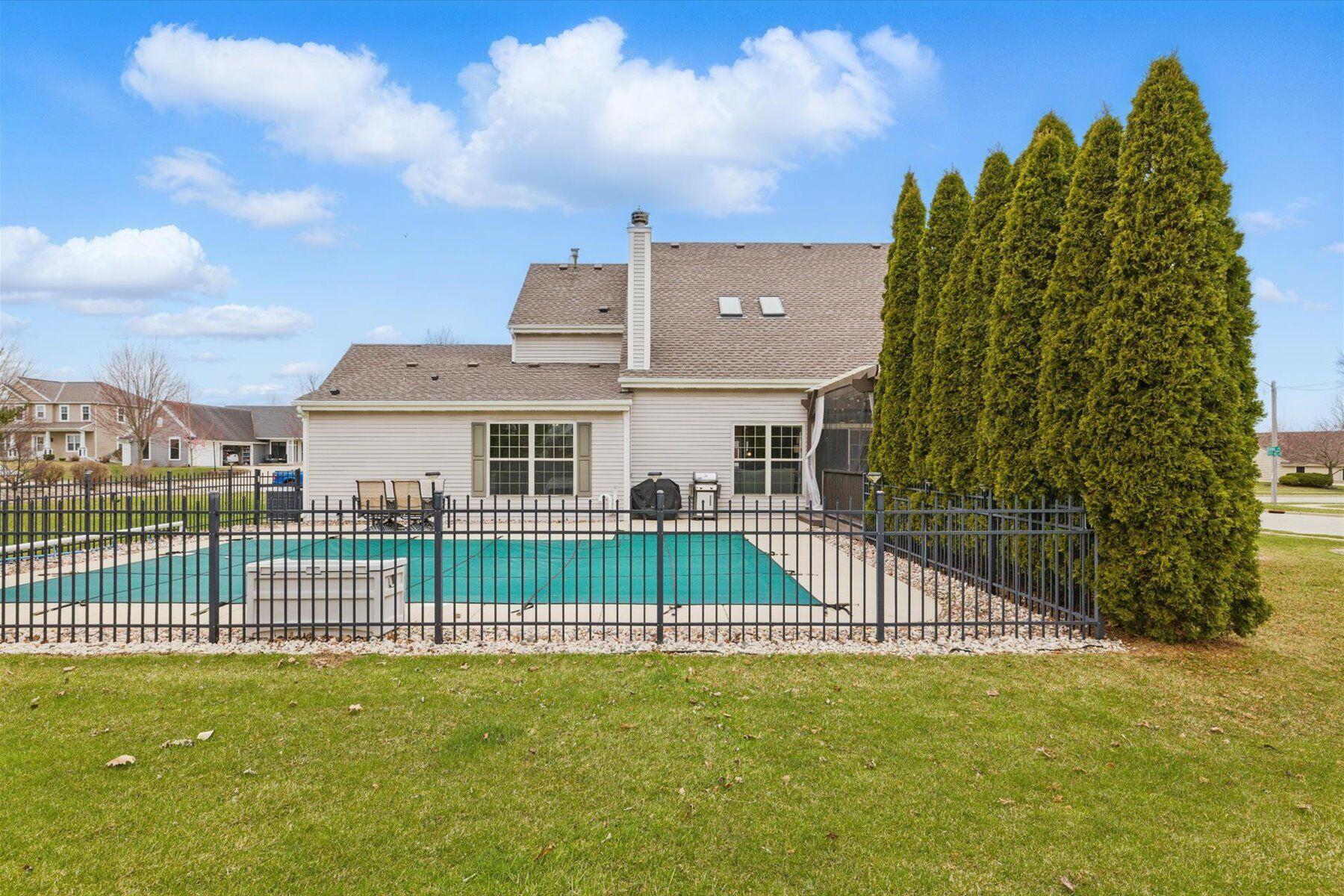 1121 Dana Ln