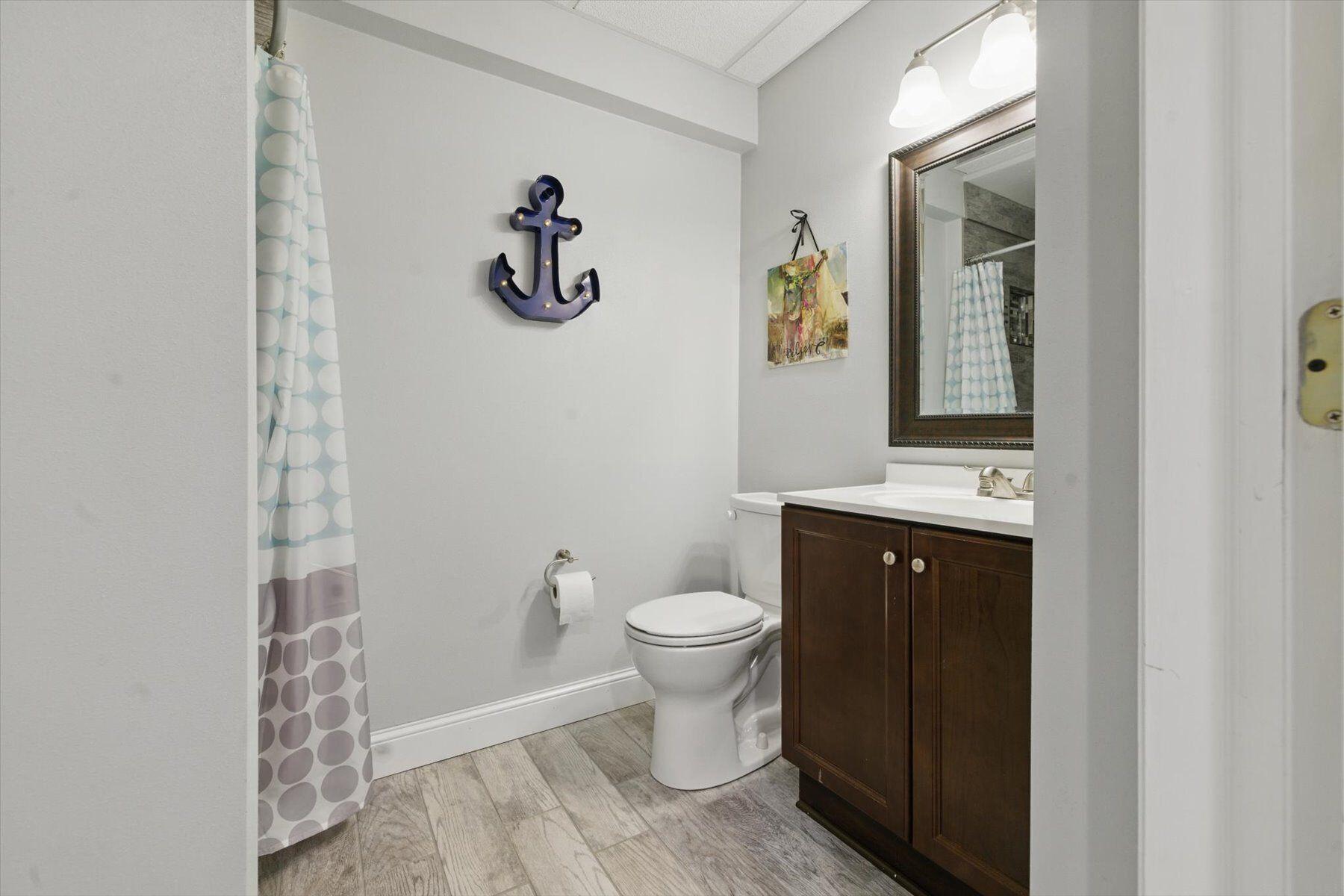 1121 Dana Ln