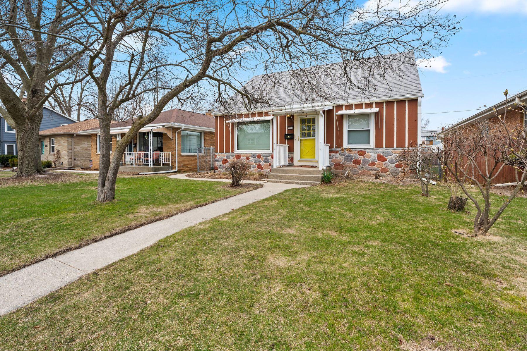 5575 N Navajo Ave