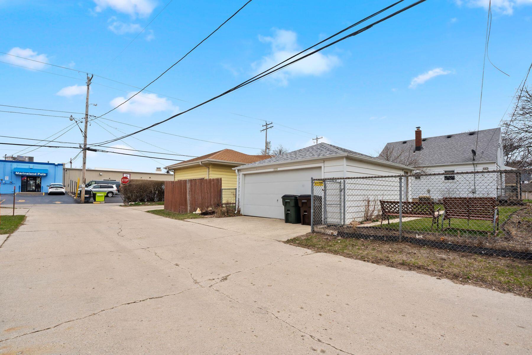 5575 N Navajo Ave