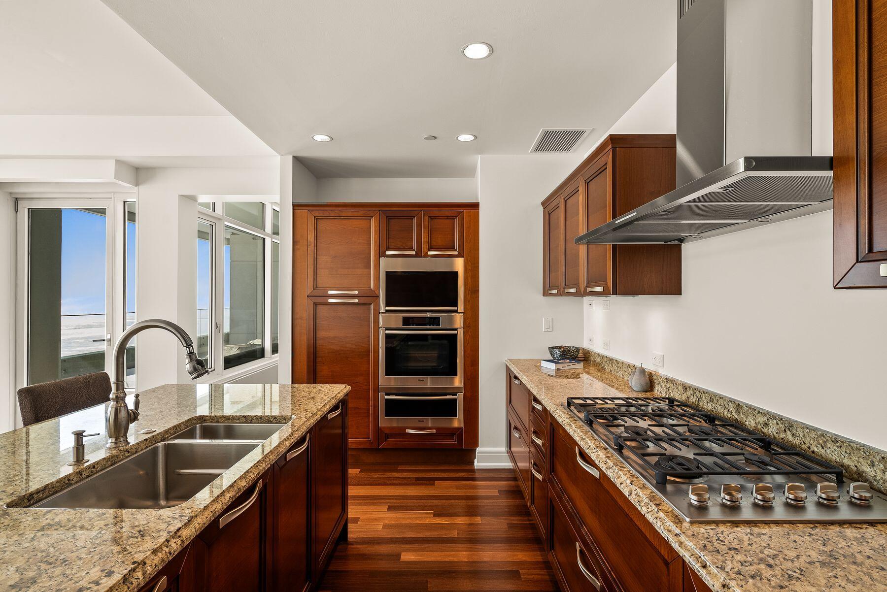 825 N Prospect Ave