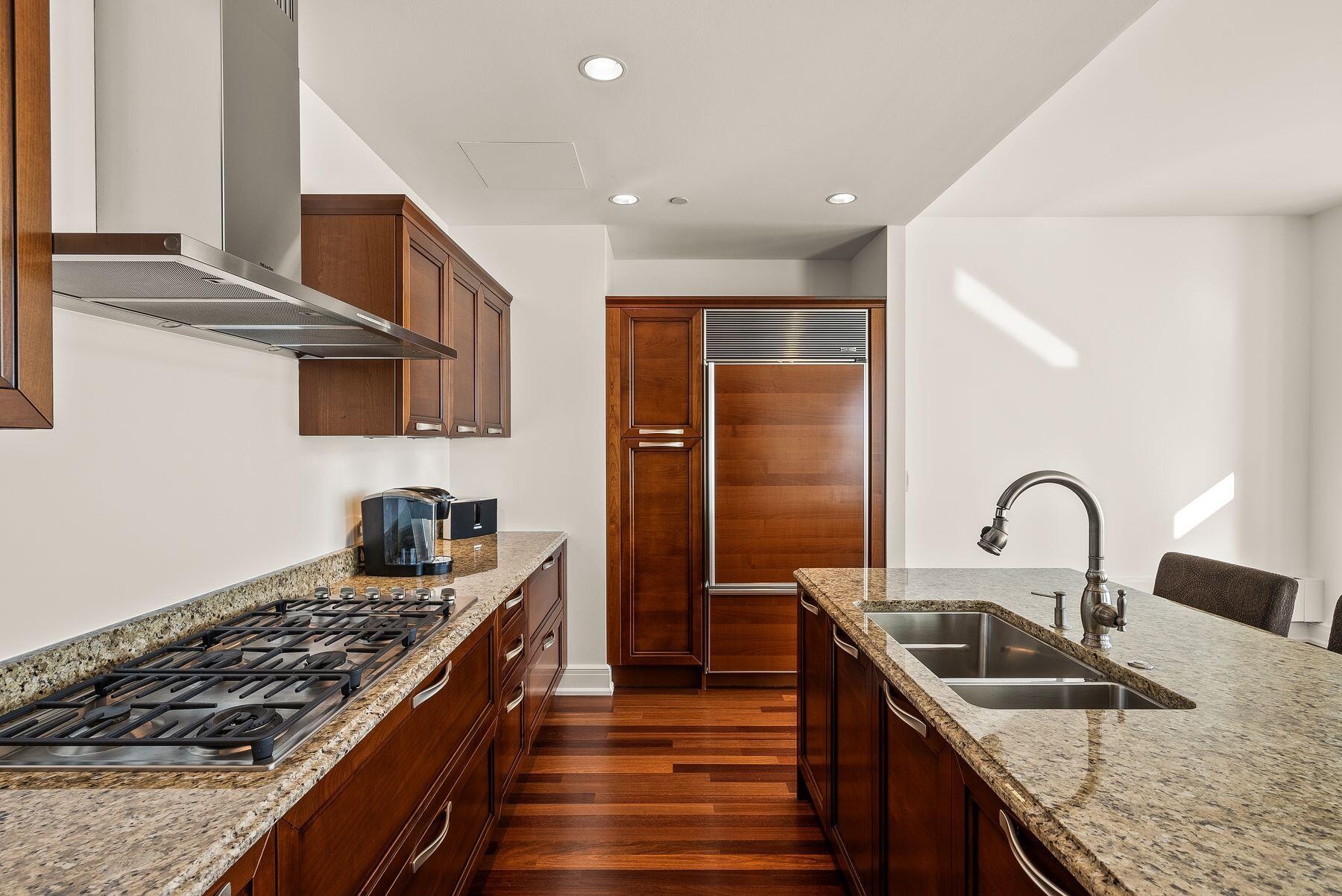 825 N Prospect Ave