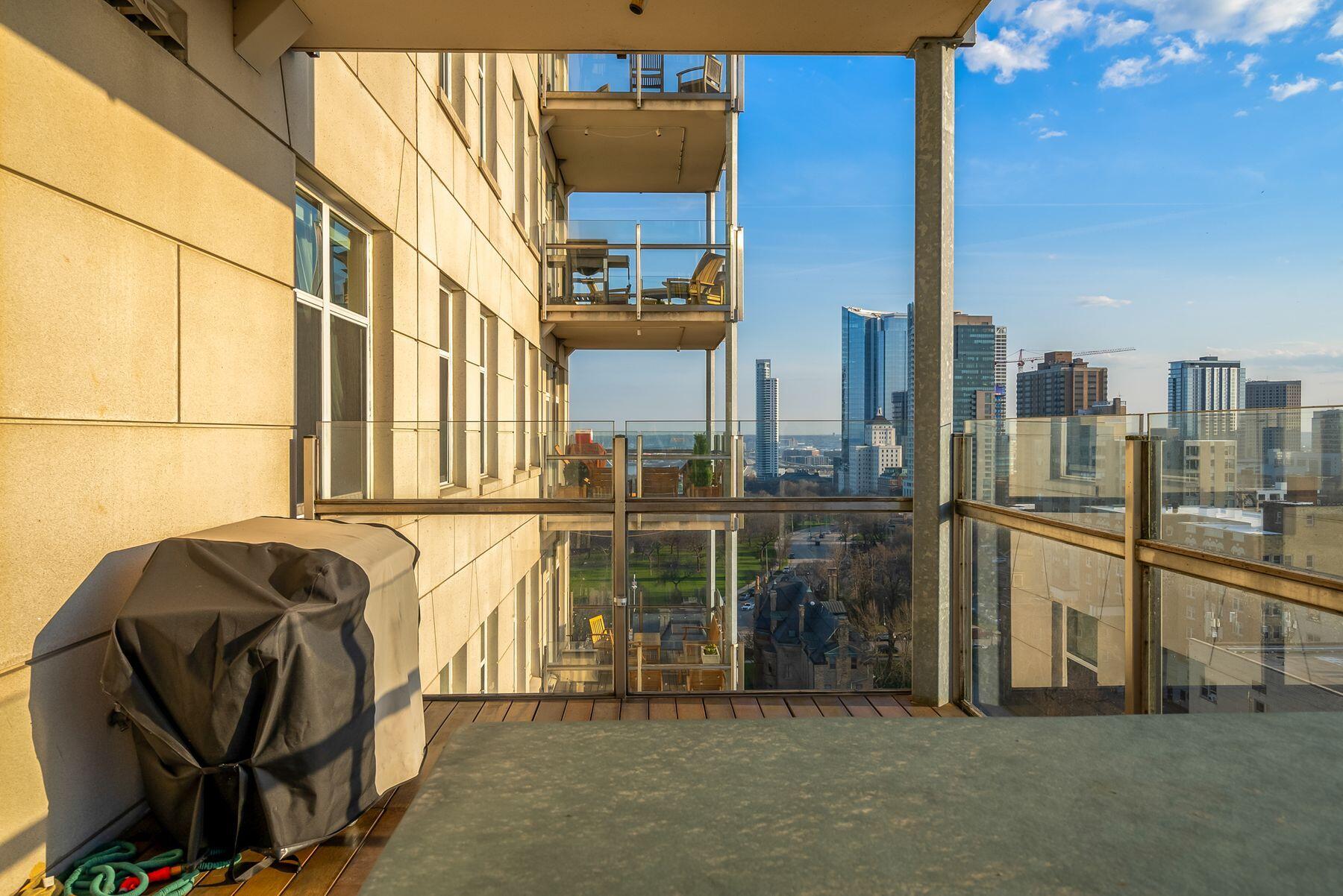 1313 N Franklin Pl