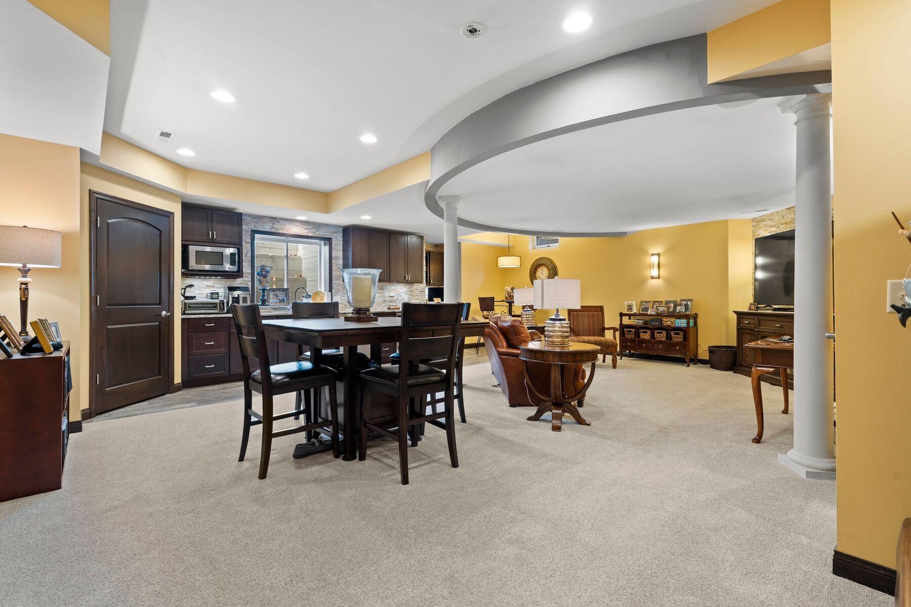 1828 Glenn Spring Ct