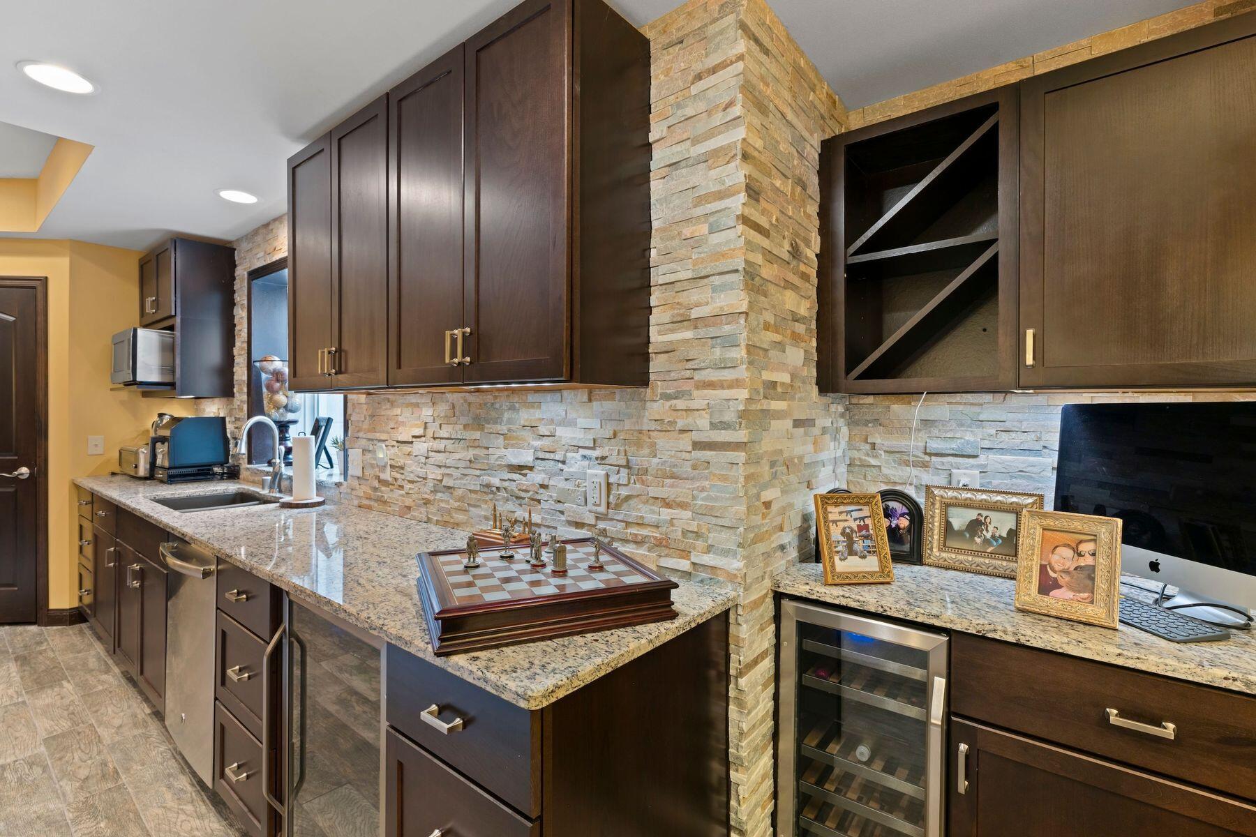 1828 Glenn Spring Ct