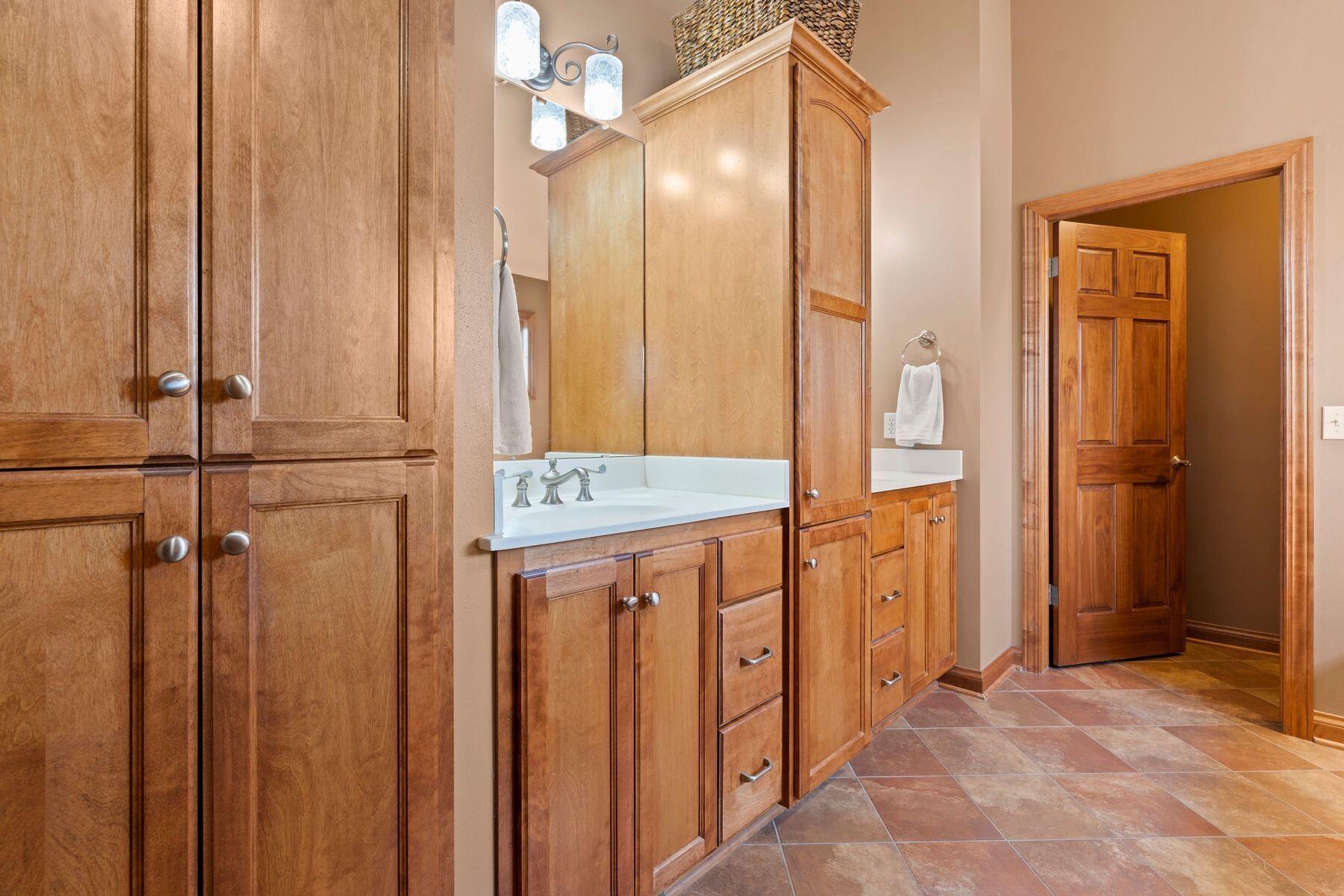 1828 Glenn Spring Ct