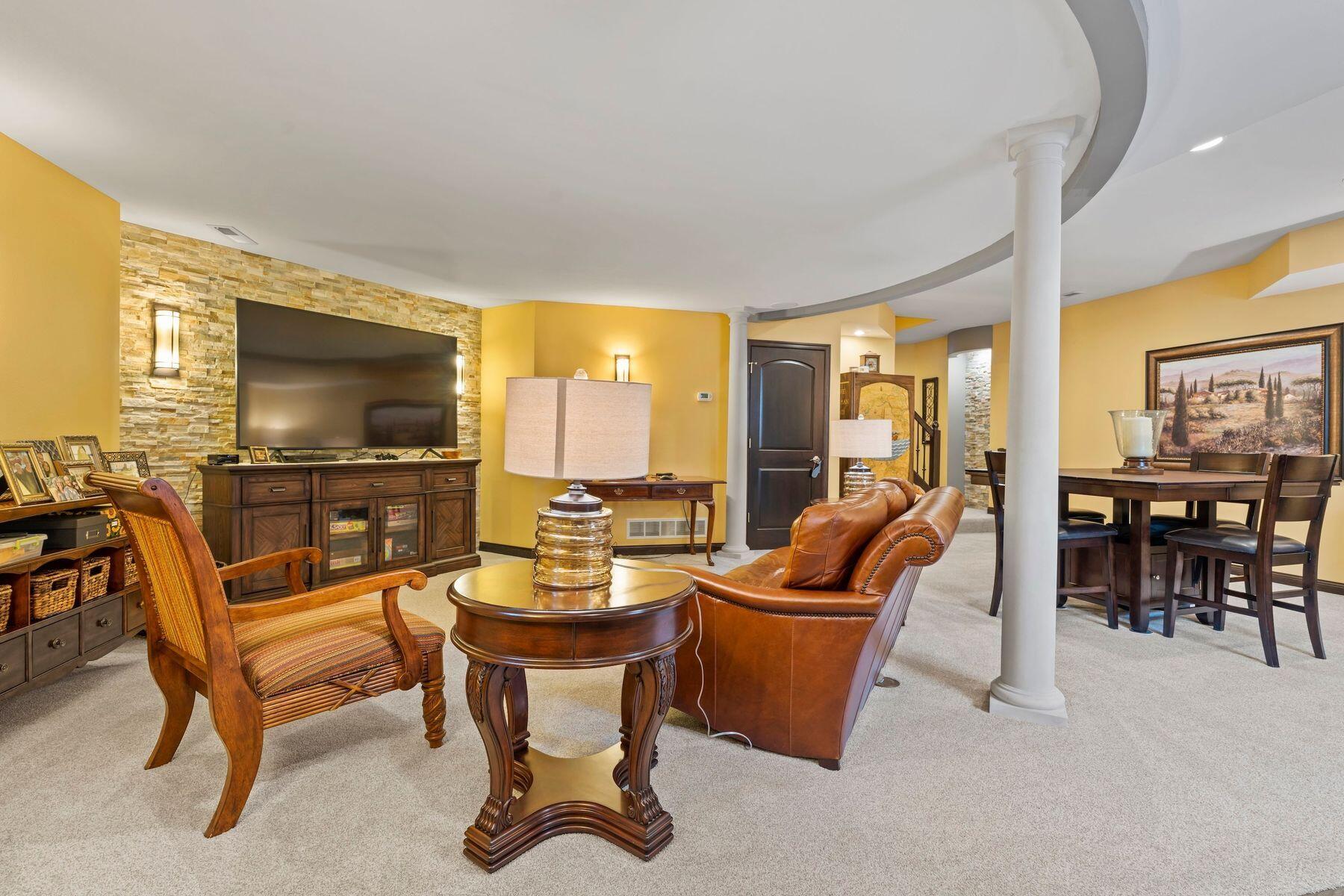 1828 Glenn Spring Ct