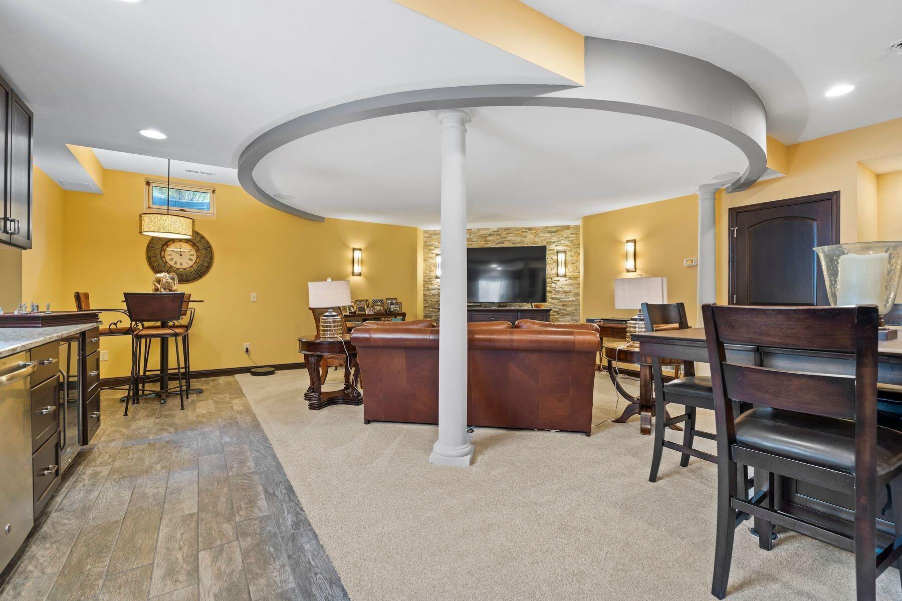 1828 Glenn Spring Ct