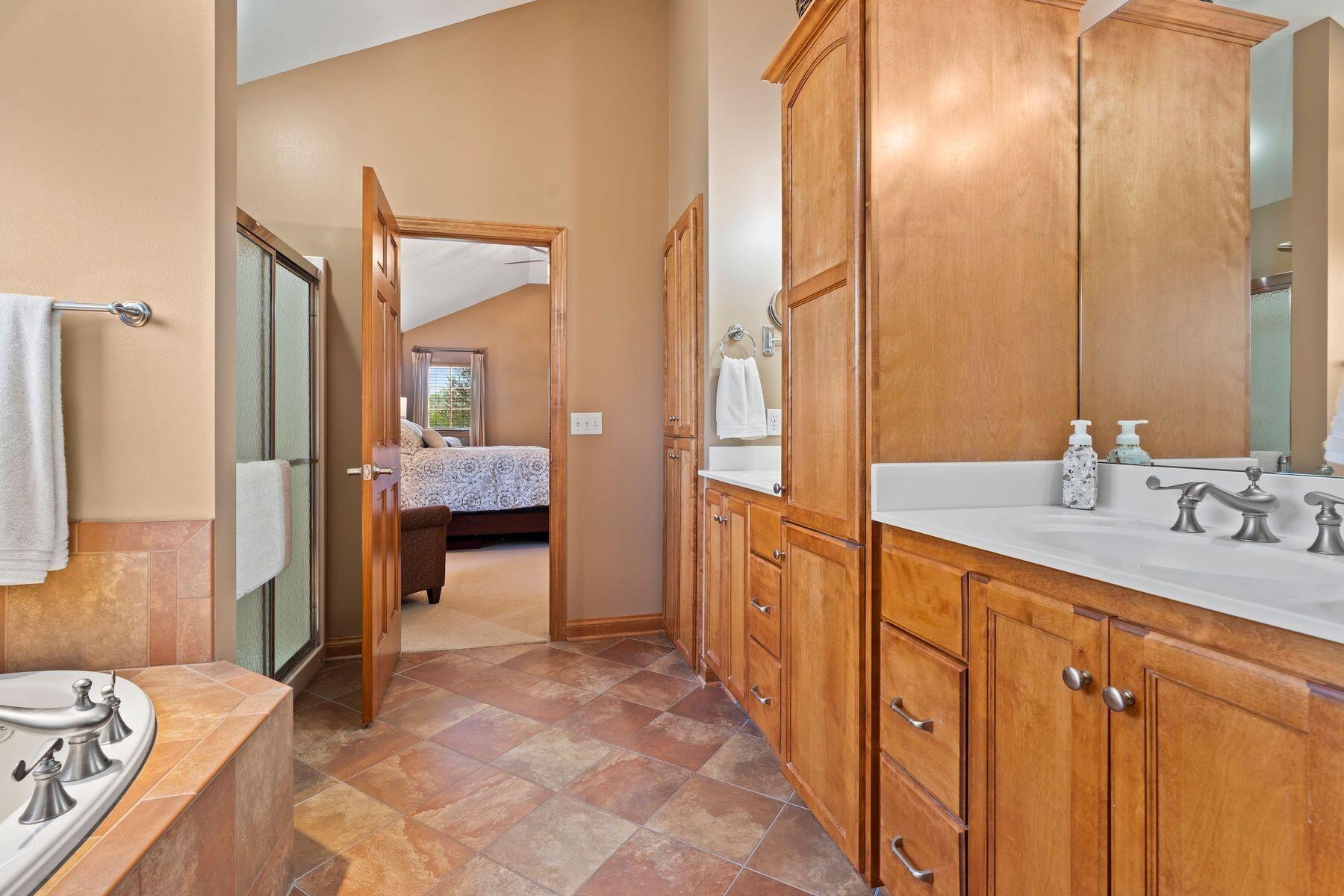 1828 Glenn Spring Ct