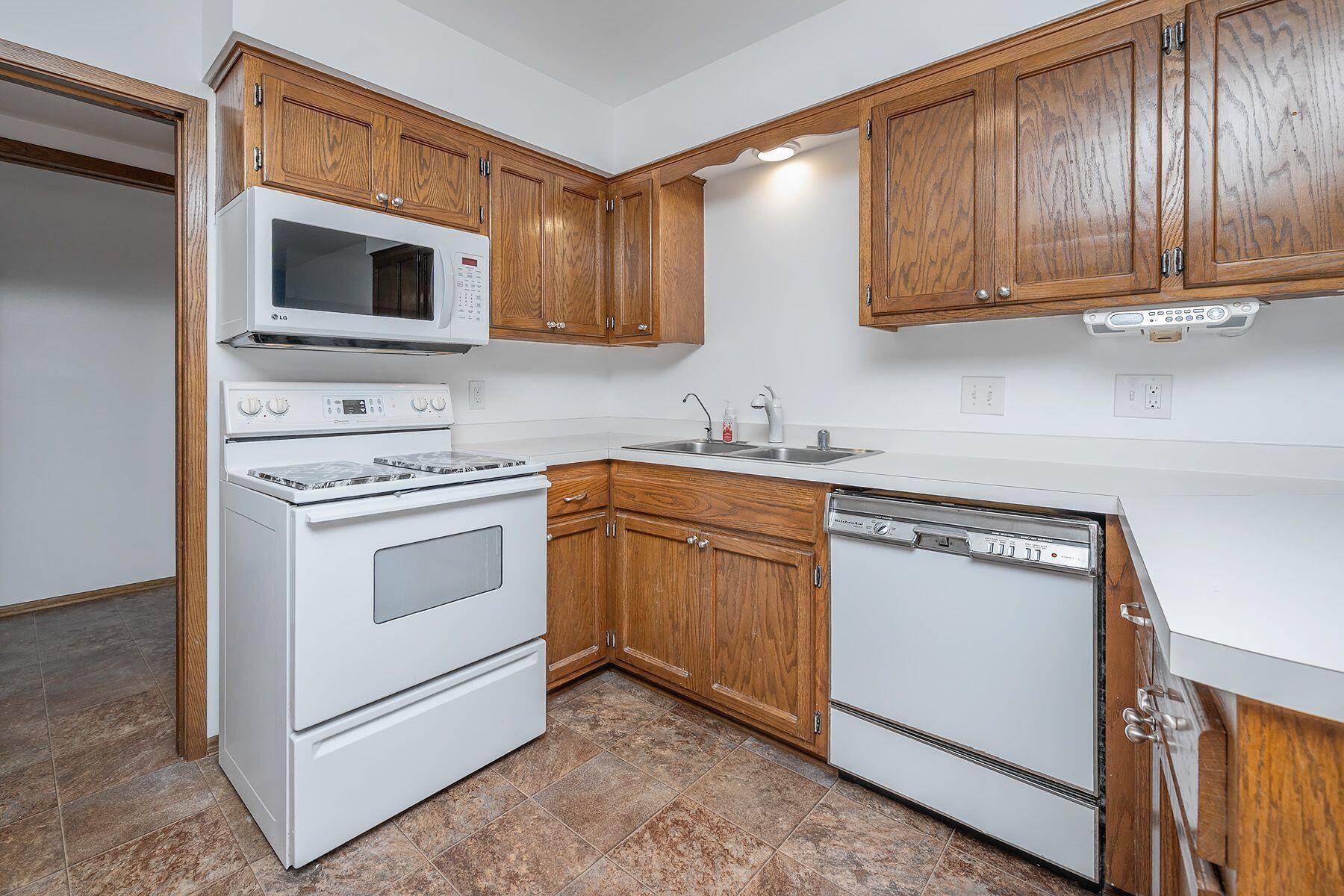 17652 Nassau Dr
