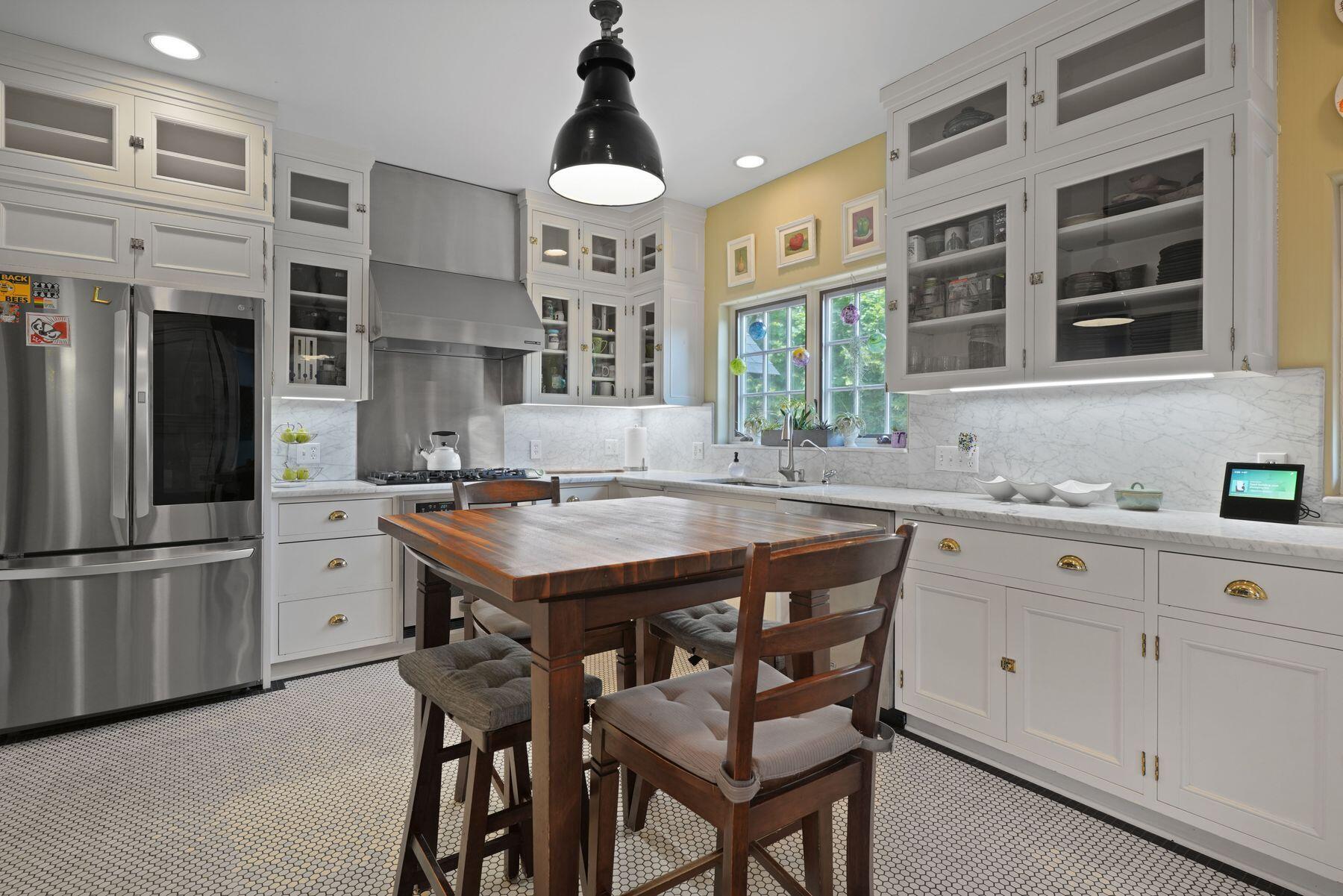 312 N Vincennes Cir