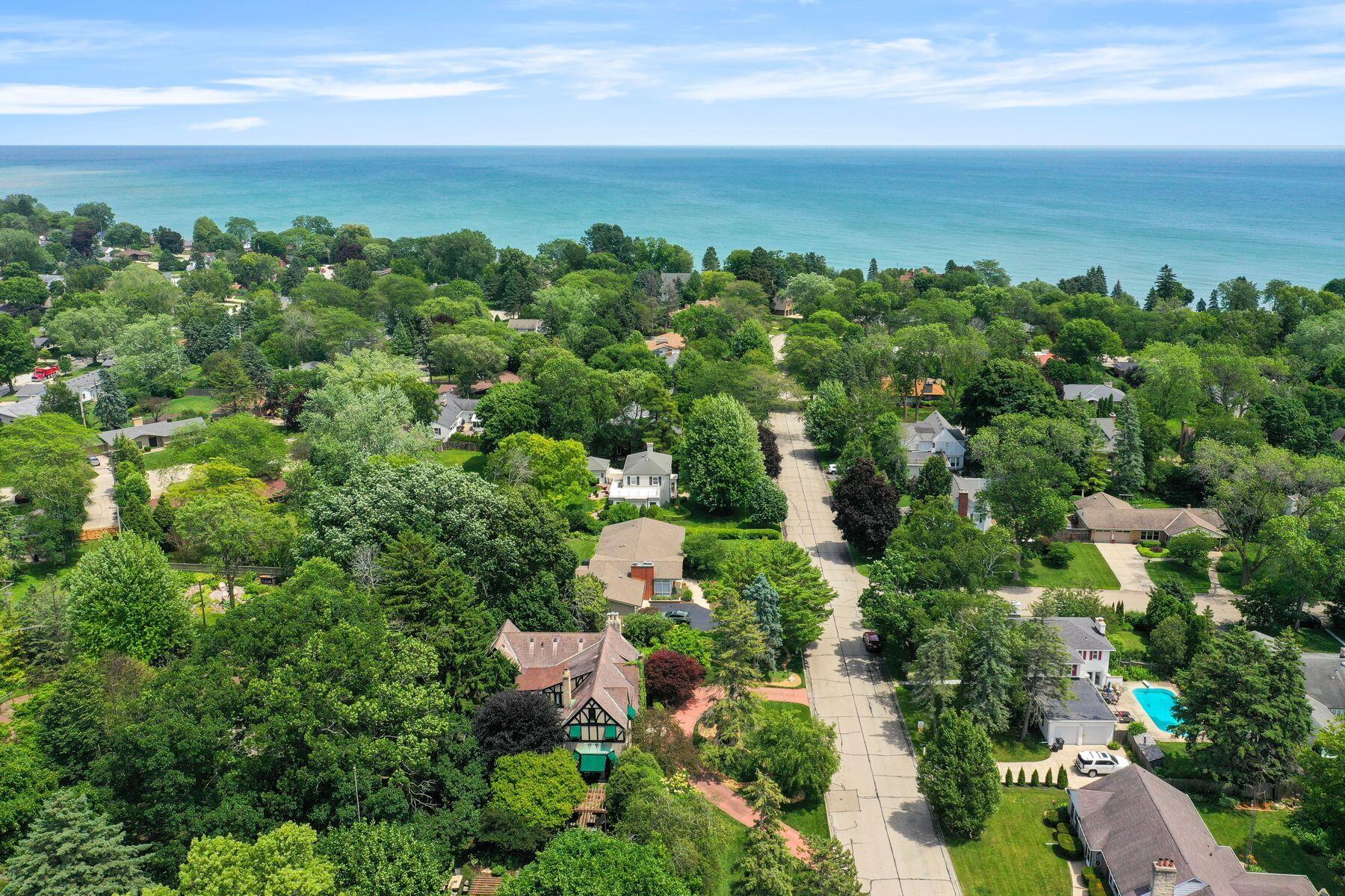 312 N Vincennes Cir