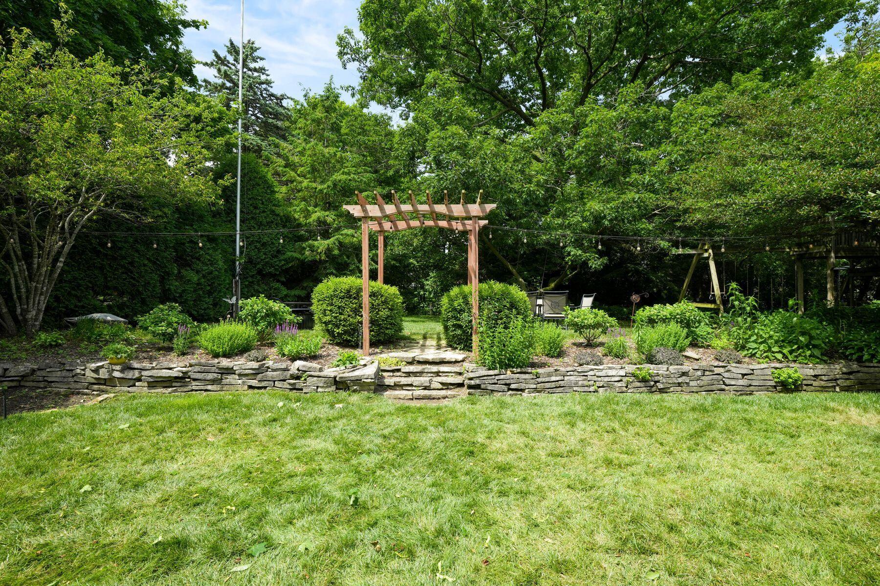 312 N Vincennes Cir