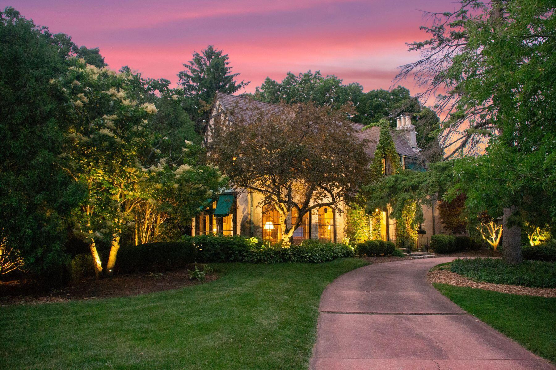 312 N Vincennes Cir