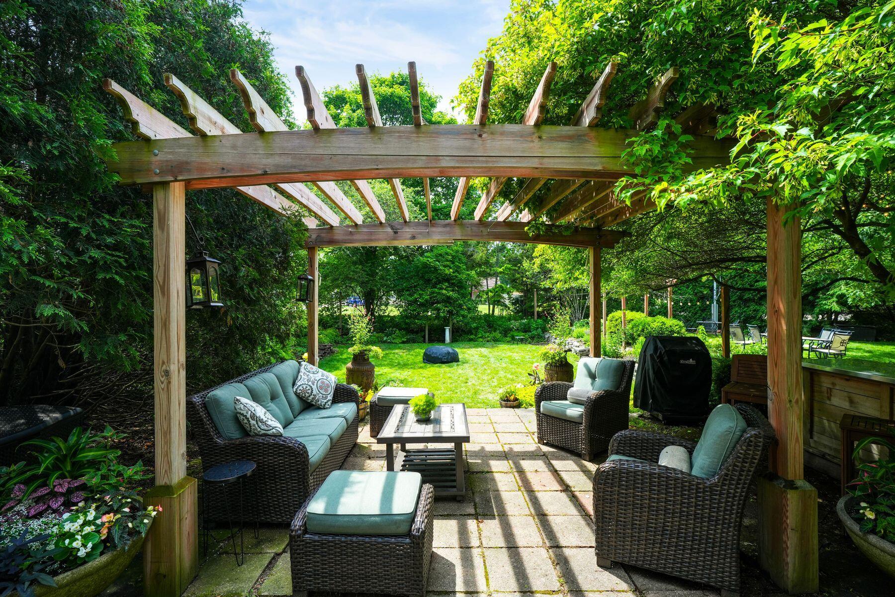 312 N Vincennes Cir