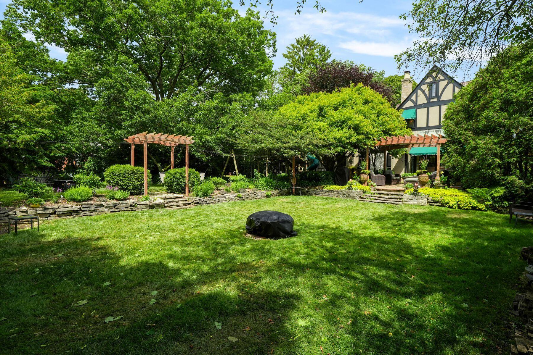 312 N Vincennes Cir