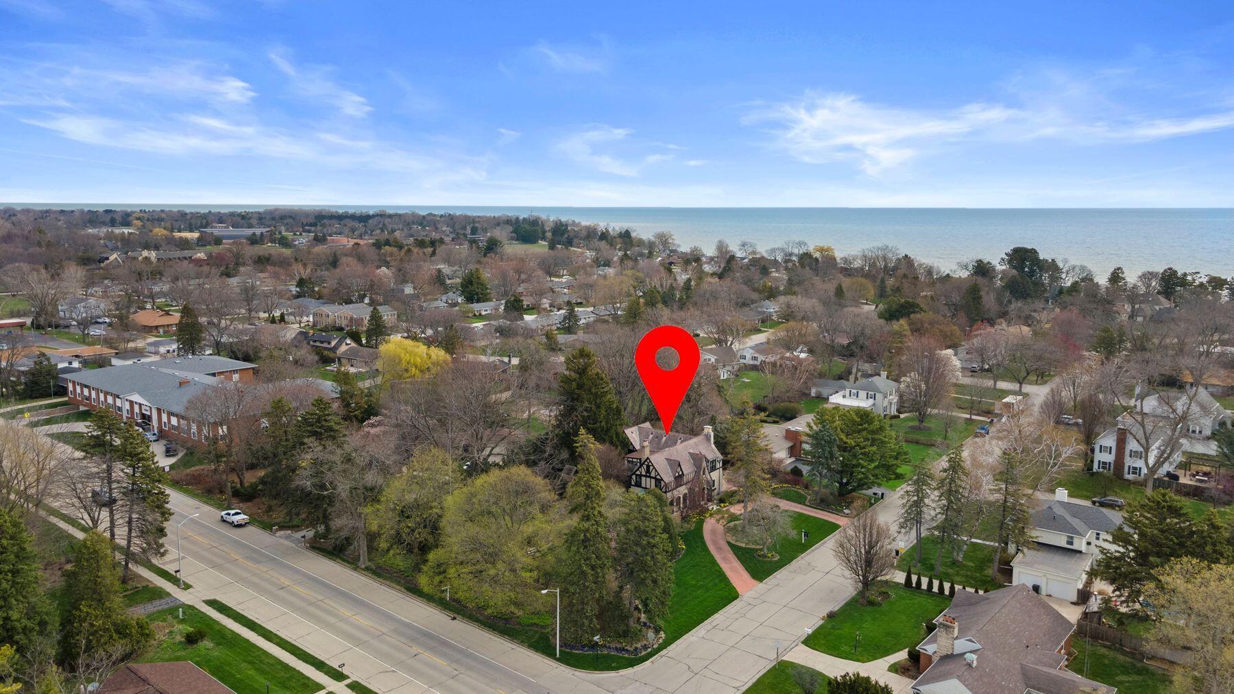 312 N Vincennes Cir