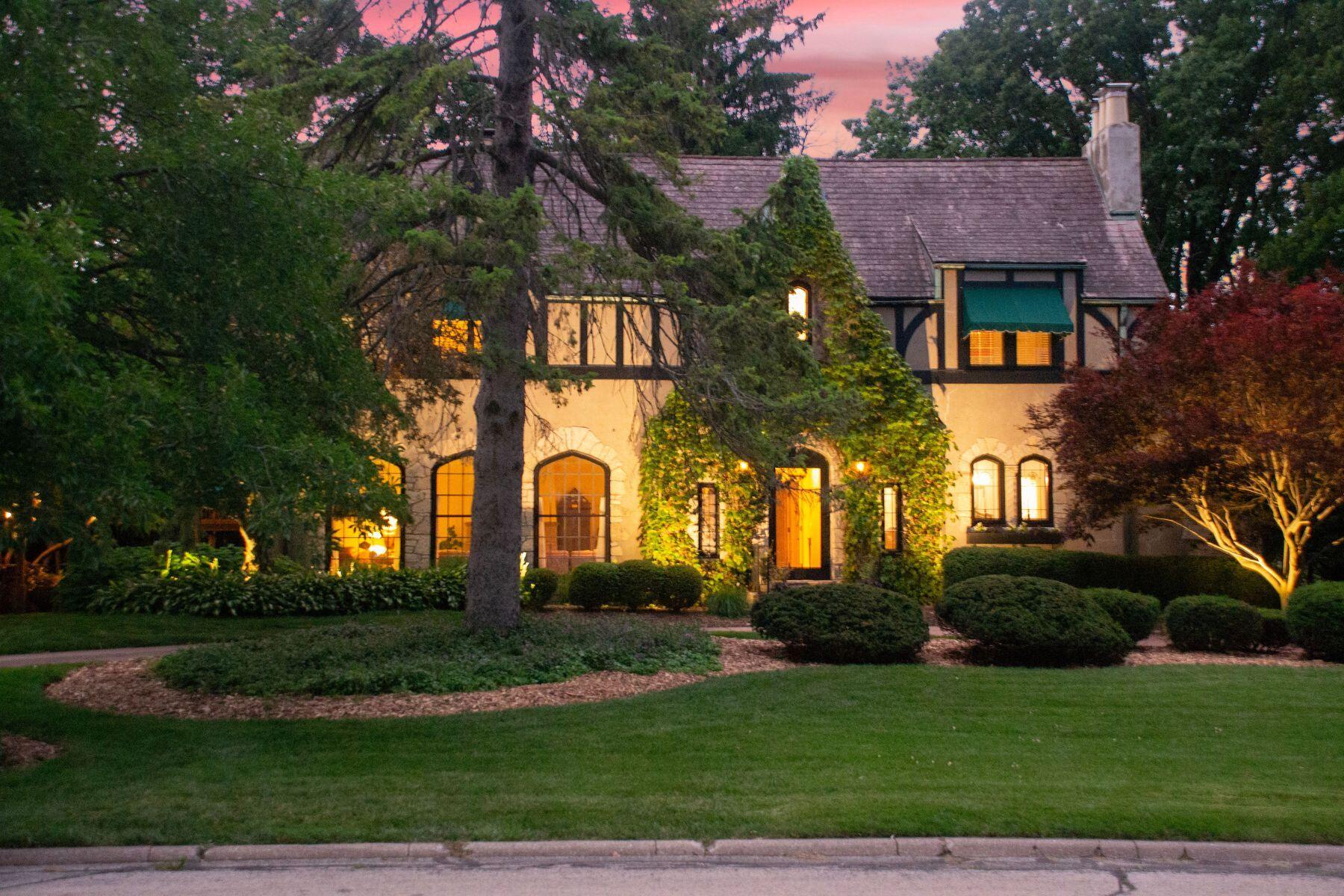 312 N Vincennes Cir