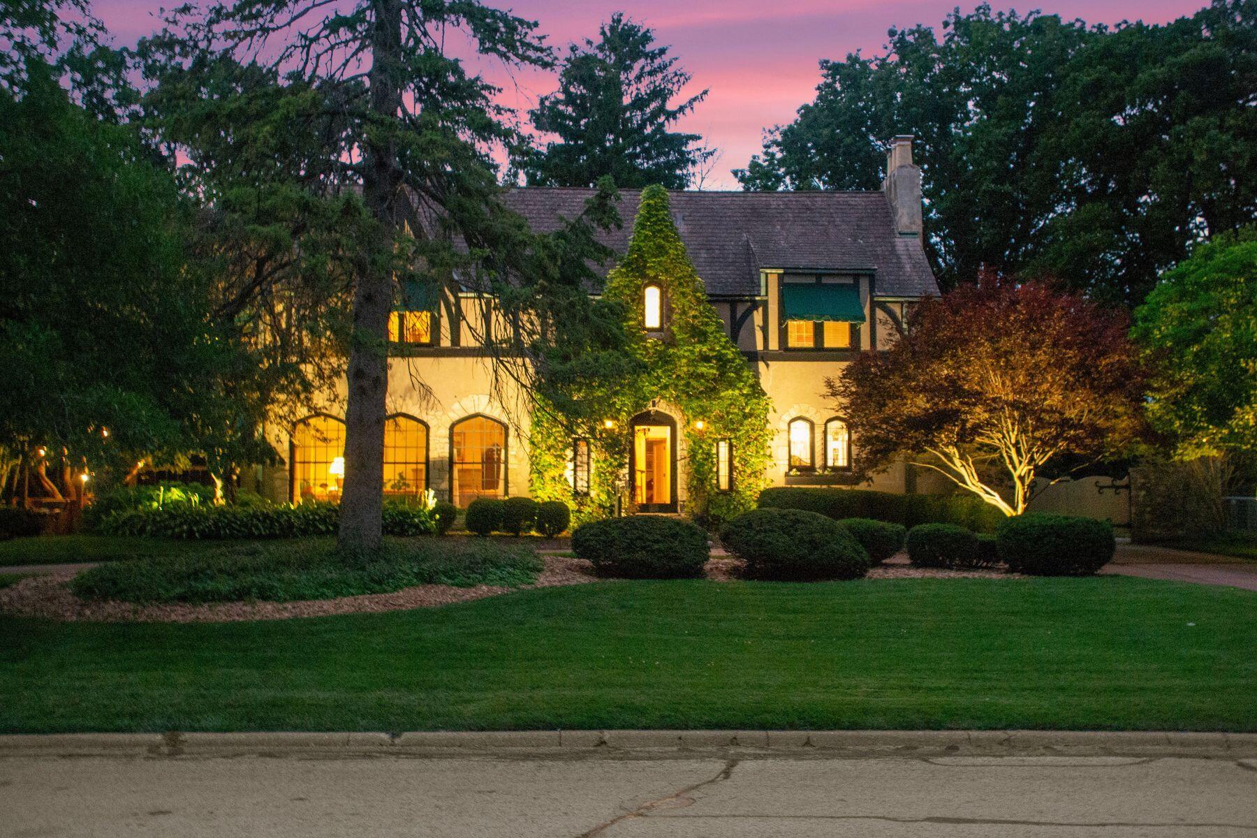 312 N Vincennes Cir