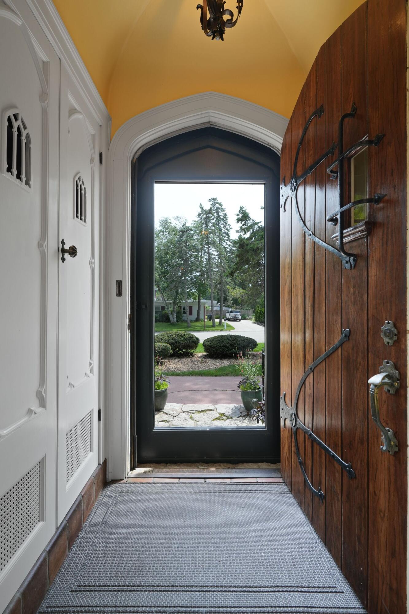 312 N Vincennes Cir